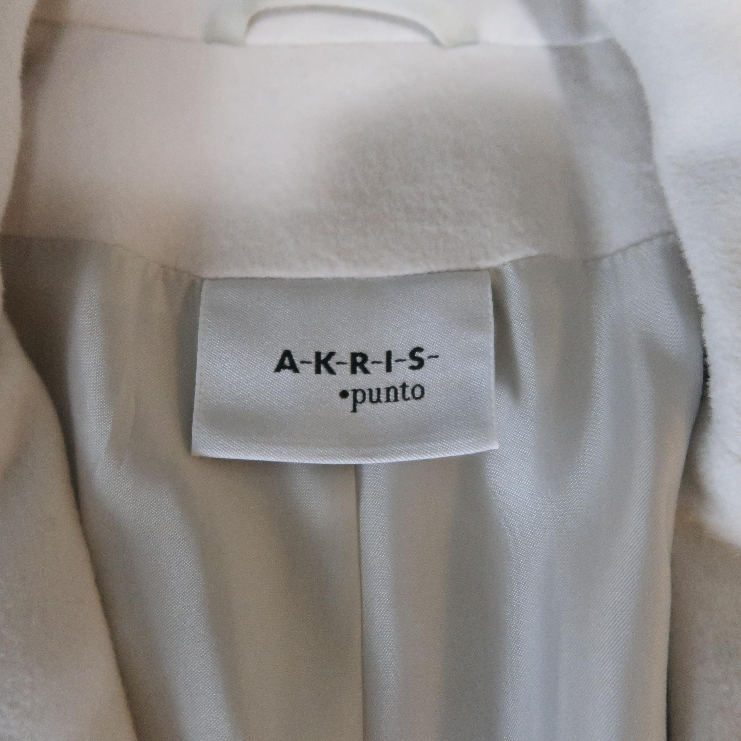 AKRIS Size 10 Cream Wool / Angora Patch Flap Pocket Cropped Blazer Jacket 2