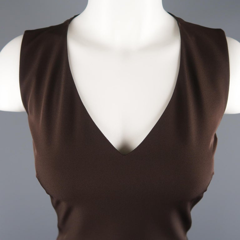 This classic PRADA sleeveless shift dress comes in a brown stretch polyester twill with a V neck and back zip. Made in Italy.
 
Excellent Pre-Owned Condition.
Marked: (no size)
 
Measurements:
 
Shoulder: 13 in.
Bust: 35 in.
Waist: 27 in.
Hip: 34