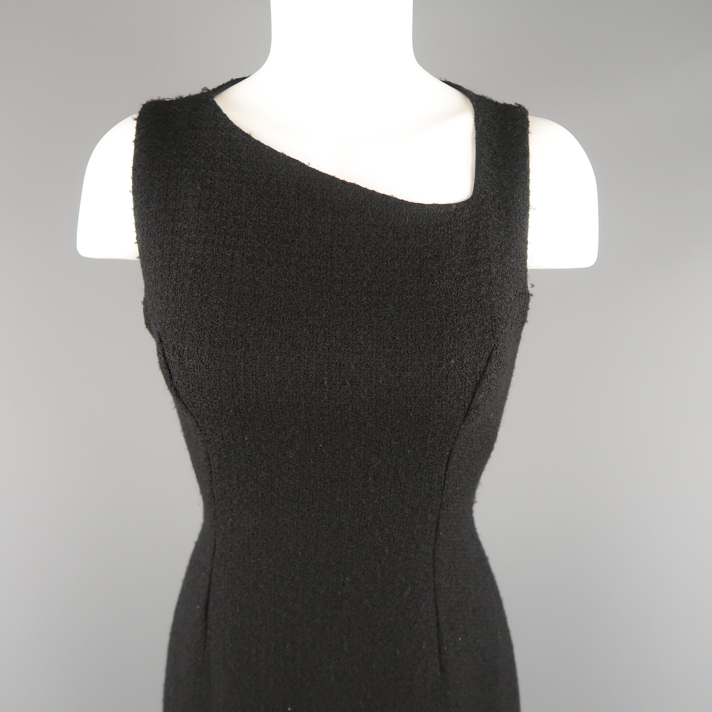 Vintage VERSUS by GIANNI VERSACE sheath dress comes in a wool blend tweed with an asymmetrical neckline, fitted silhouette, and side slit. Made in Italy.
 
Good Pre-Owned Condition.
Marked: 26/40
 
Measurements:
 
Shoulder: 12.5 in.
Bust: 35