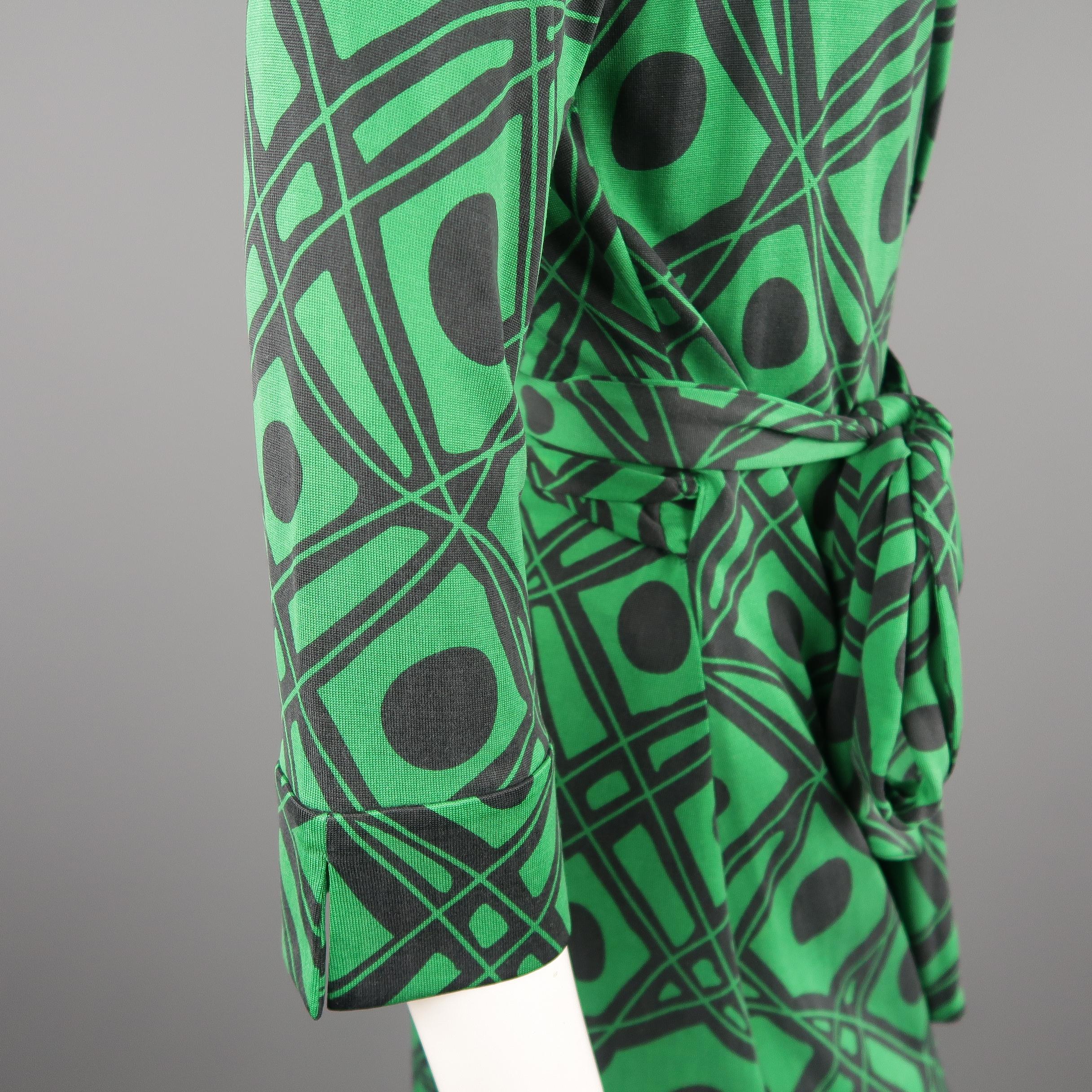 DIANE VON FURSTENBERG Vintage Size 12 Green Print Silk Wrap Dress In Good Condition In San Francisco, CA