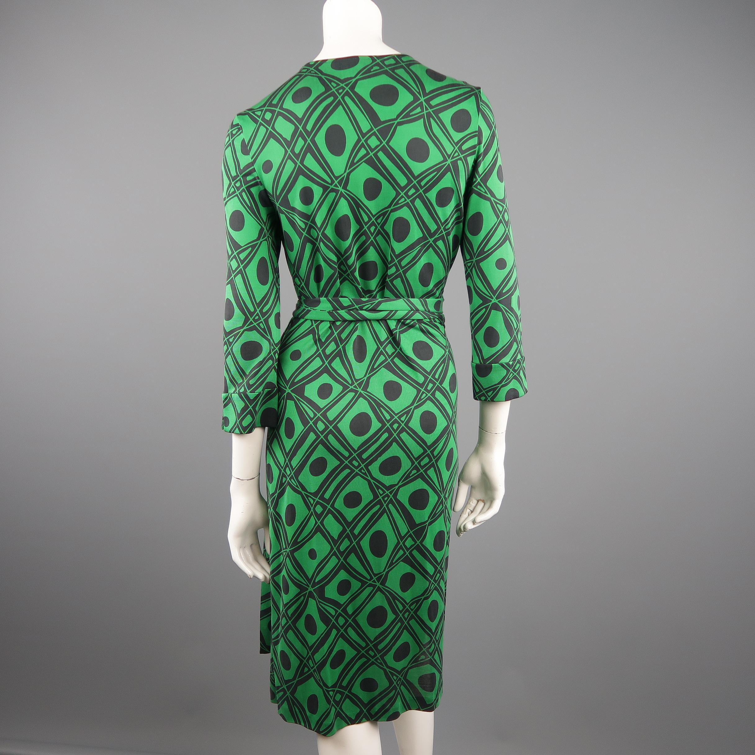 Women's DIANE VON FURSTENBERG Vintage Size 12 Green Print Silk Wrap Dress