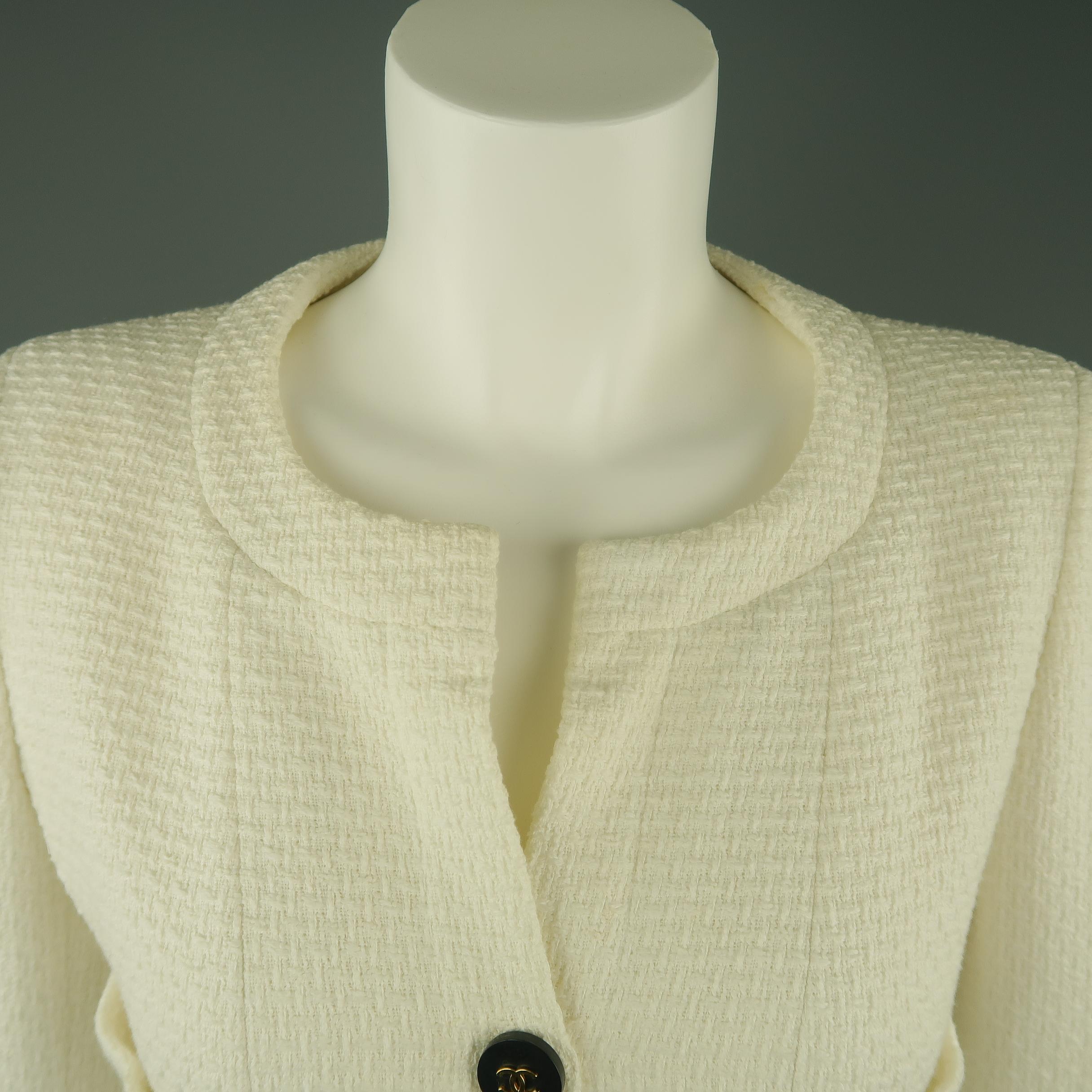Vintage CHANEL BOUTIQUE cropped jacket from Spring Summer 1995 Collection comes in off white cotton tweed with a round slit neckline, three button closure with black and gold CC buttons, patch pockets, button cuffs, and silk liner. Minor