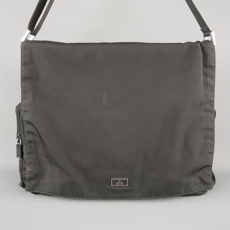 Vintage GUCCI Black Nylon Messenger Bag For Sale at 1stdibs