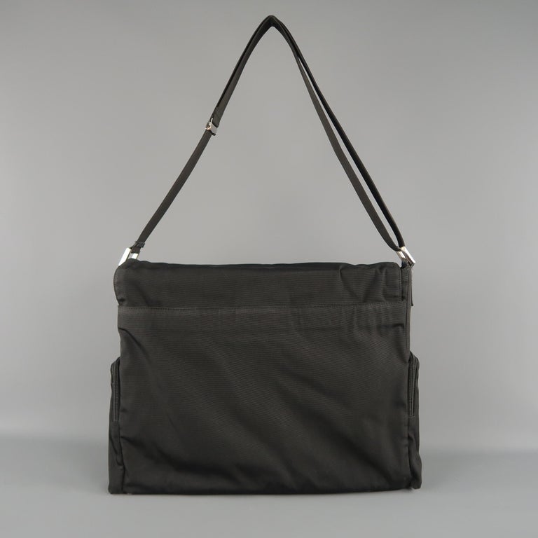 Vintage GUCCI Black Nylon Messenger Bag For Sale at 1stdibs