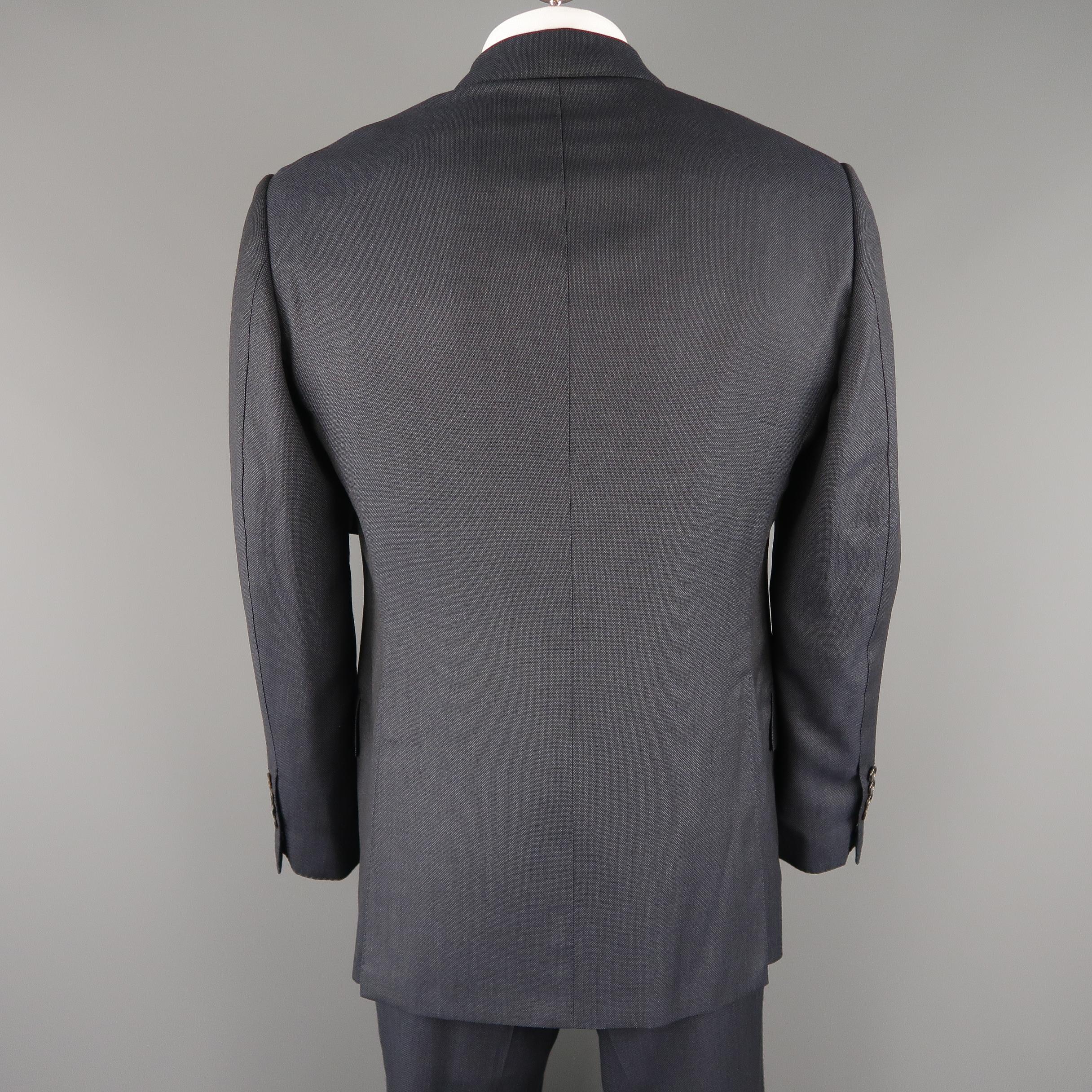 TOM FORD 44 Regular Navy Woven Wool Notch Lapel 2 Button Suit In Excellent Condition In San Francisco, CA