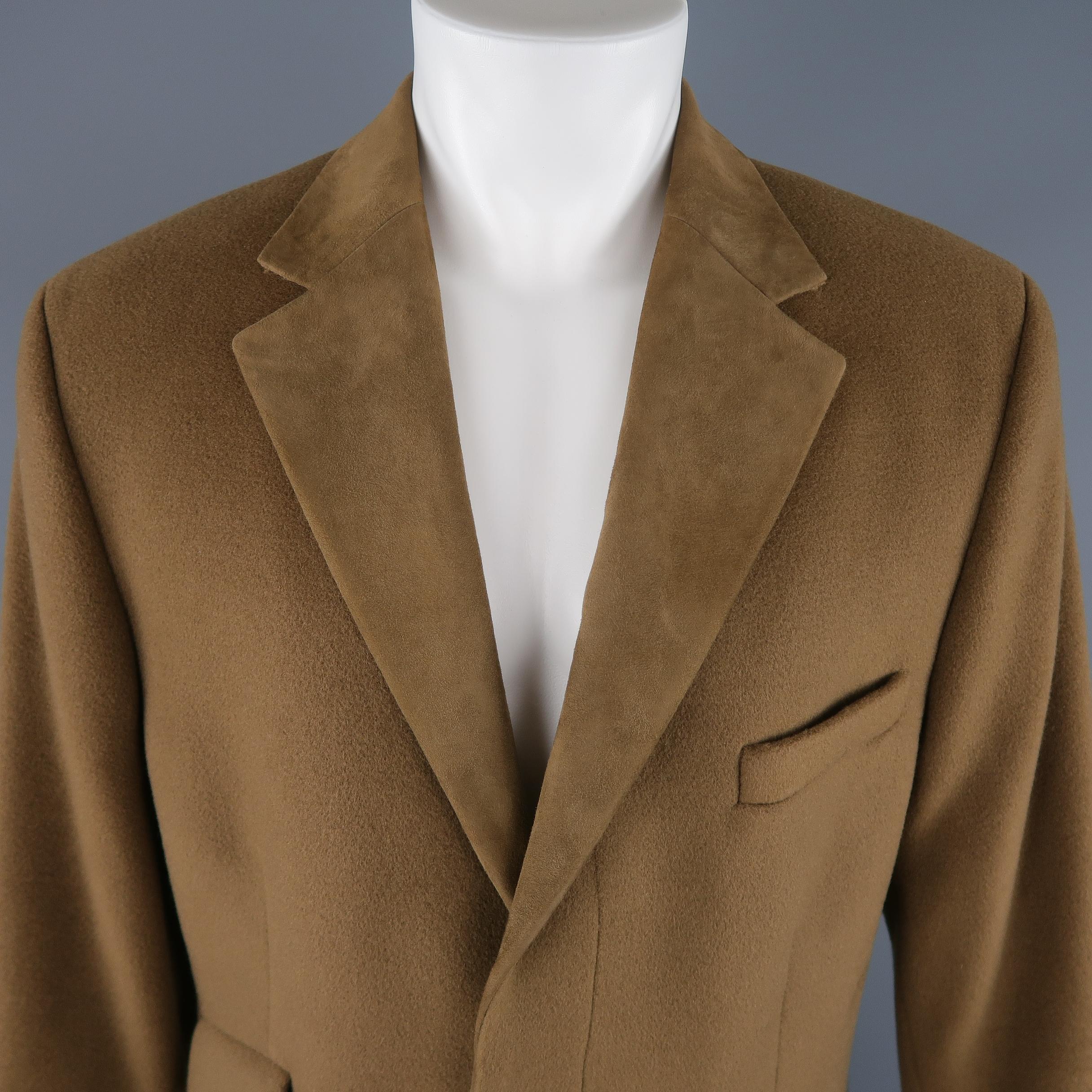 Vintage GIANNI VERSACE over coat comes in light olive green wool with a hidden placket button up closure, triple mock flap pockets, and suede notch lapel. 

Made in Italy. 
Excellent Pre-Owned Condition.
Marked: M
 
Measurements:
 
Shoulder: 18