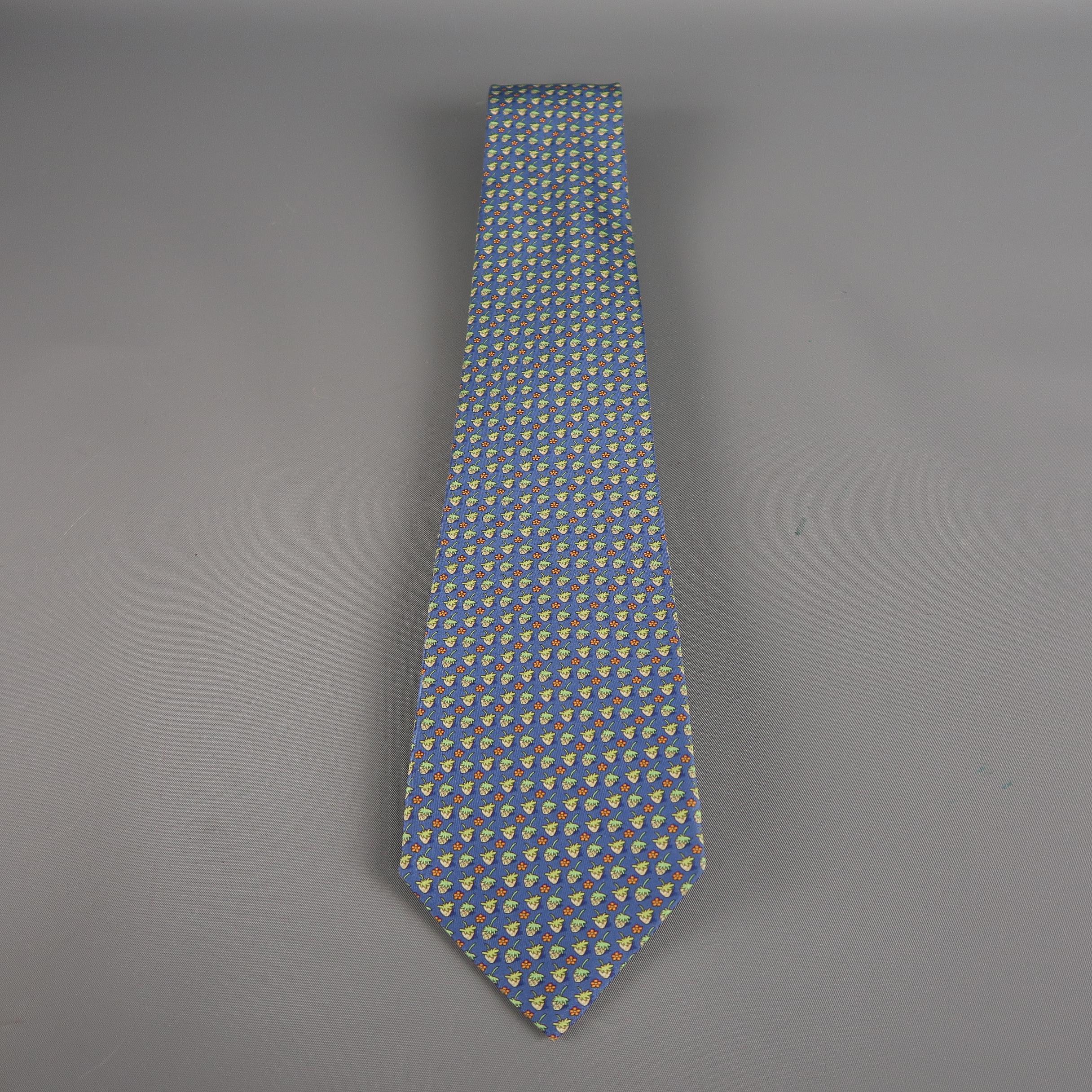 SALVATORE FERRAGAMO  tie come in blue and green silk  with an all over strawberry print. Made in Italy.
 
Excellent Pre-Owned Condition.
 
Width: 4 in.