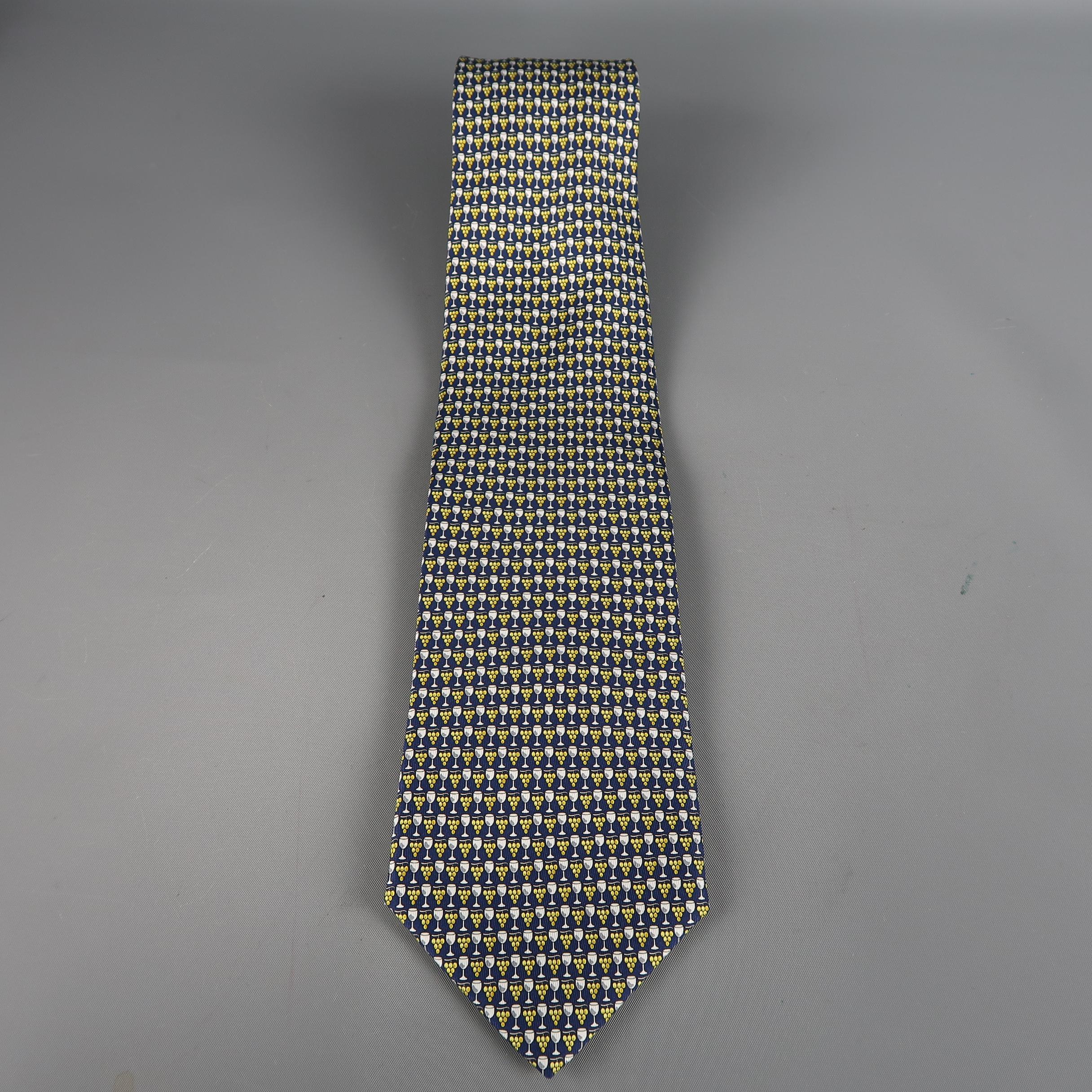 SALVATORE FERRAGAMO tie come in navy silk  with an all over wine glasses and grapes print. Made in Italy.
 
Excellent Pre-Owned Condition.
 
Width: 3.5 in.
