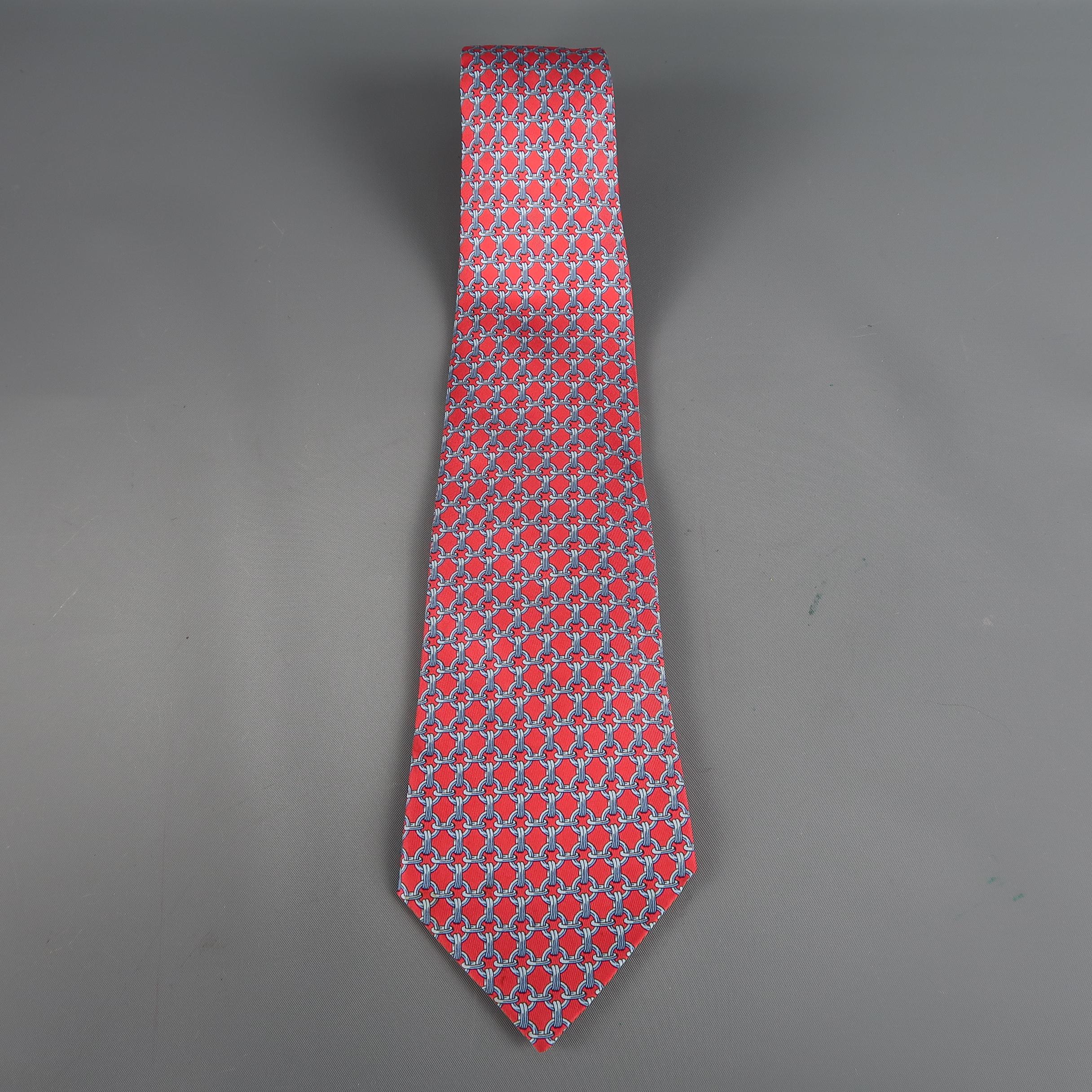 HERMES tie come in red and blue silk  with an all over chain print. Made in France.
 
Excellent Pre-Owned Condition.
 
Width: 3.5 in.