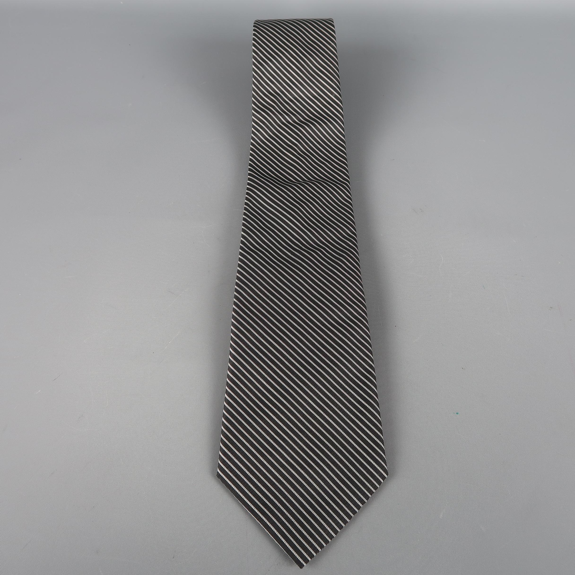 DIOR HOMME tie come in black and silver diagonal stripes in silk material. Made in Italy.
 
Excellent Pre-Owned Condition.
 
Width: 3.5 in.