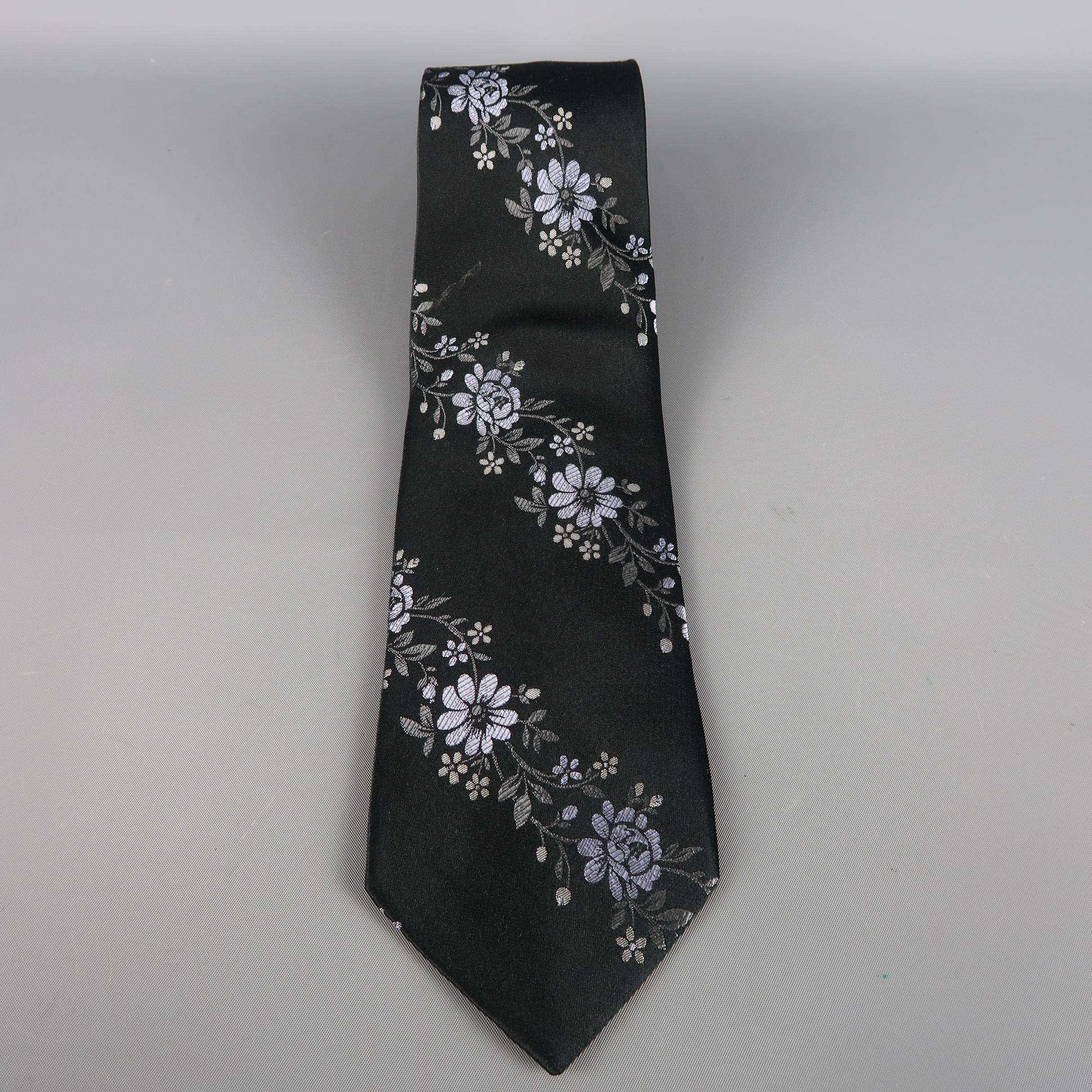 VALENTINO  tie come in black silk with all over woven lavender flowers. Made in Italy.
 
Excellent Pre-Owned Condition.
 
Width: 3.5 in.