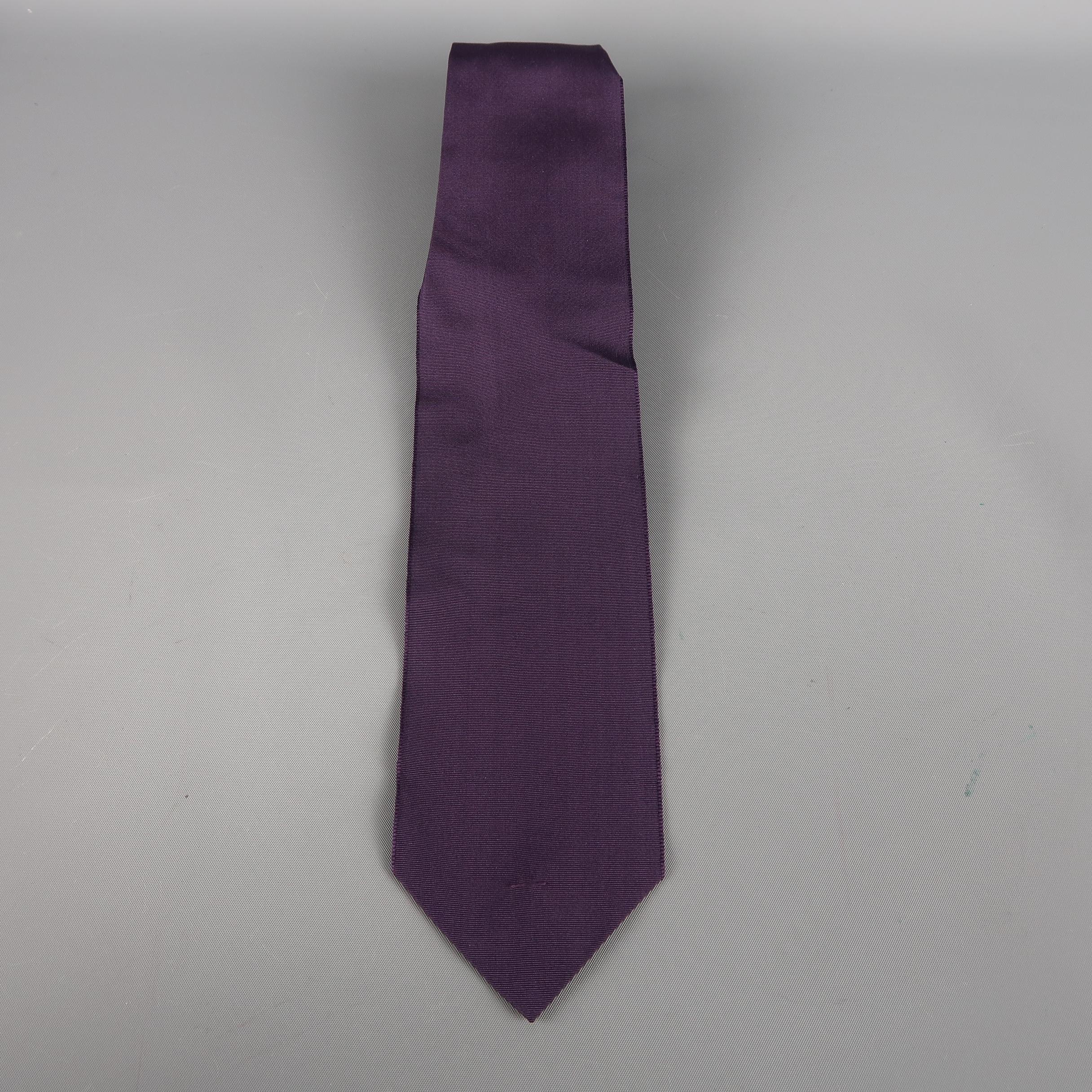 LANVIN tie come in purple and navy tones in solid silk material. Made in France.
 
Excellent Pre-Owned Condition.
 
Width: 3 in.