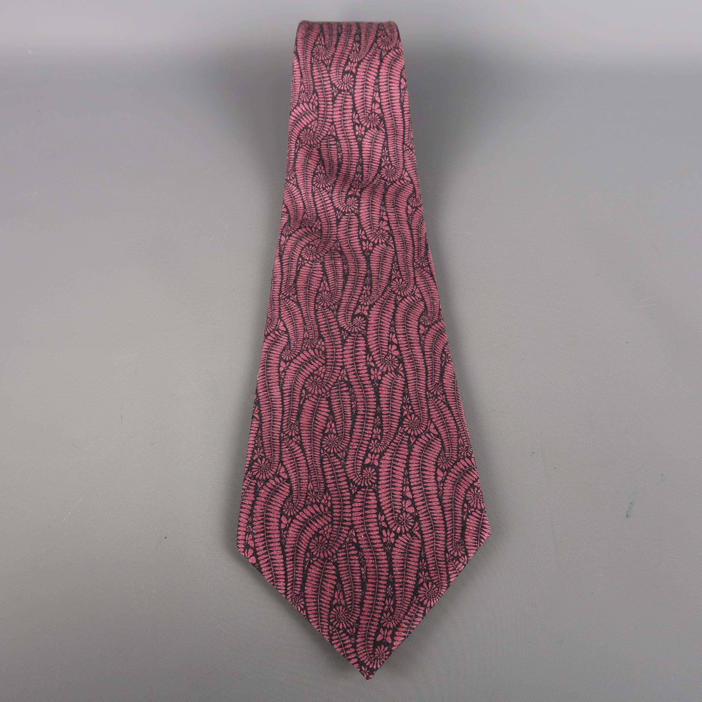 Wide printed neck tie by TOM FORD. This piece comes in a deep pink cashmere/silk blend with floral leaf branch pattern mimicking a paisley. Made in Italy.
 
Excellent Pre-Owned Condition.
 
Width: 5 in.