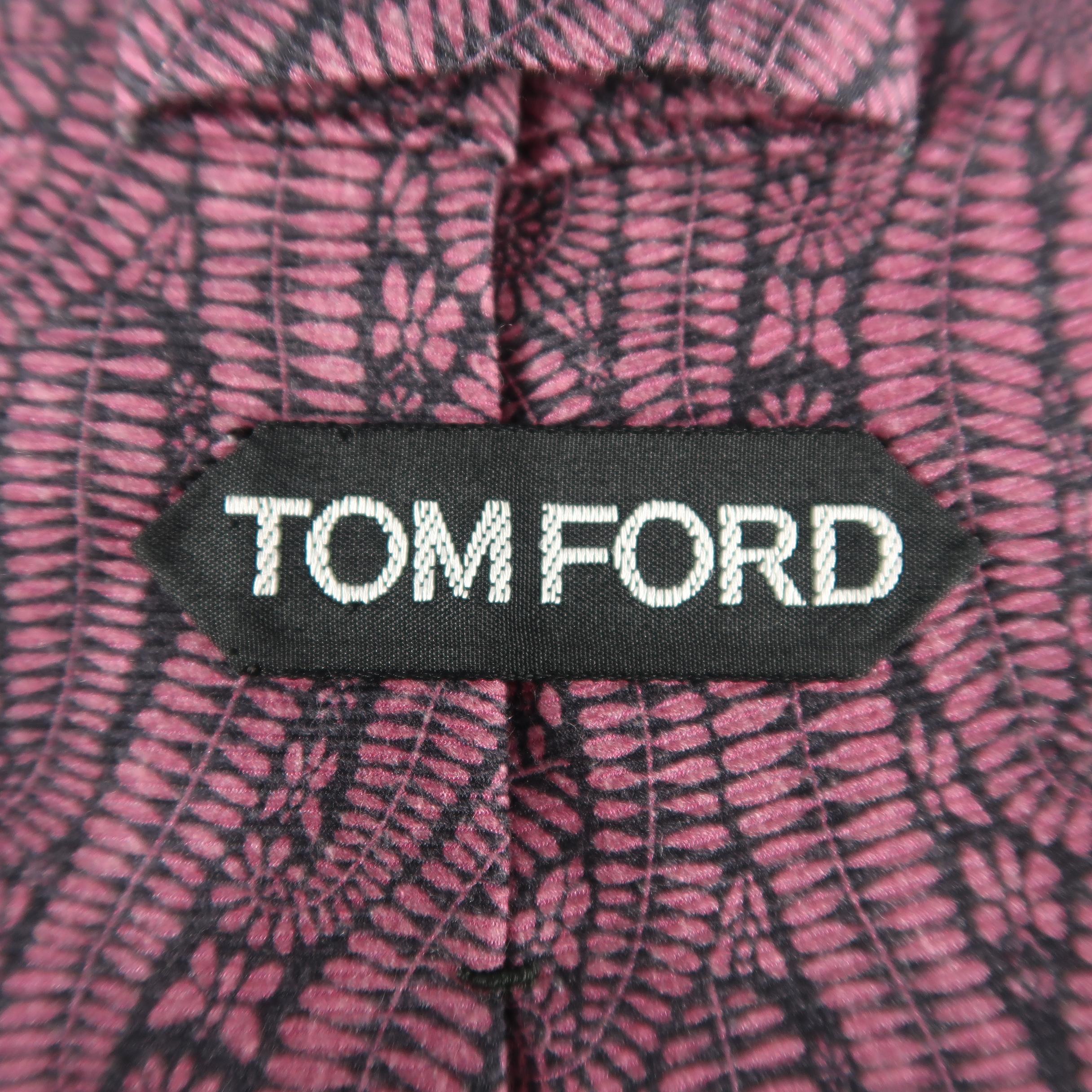 TOM FORD Dark Pink Floral Leaf Print Cashmere - Silk Wide Tie In Excellent Condition In San Francisco, CA