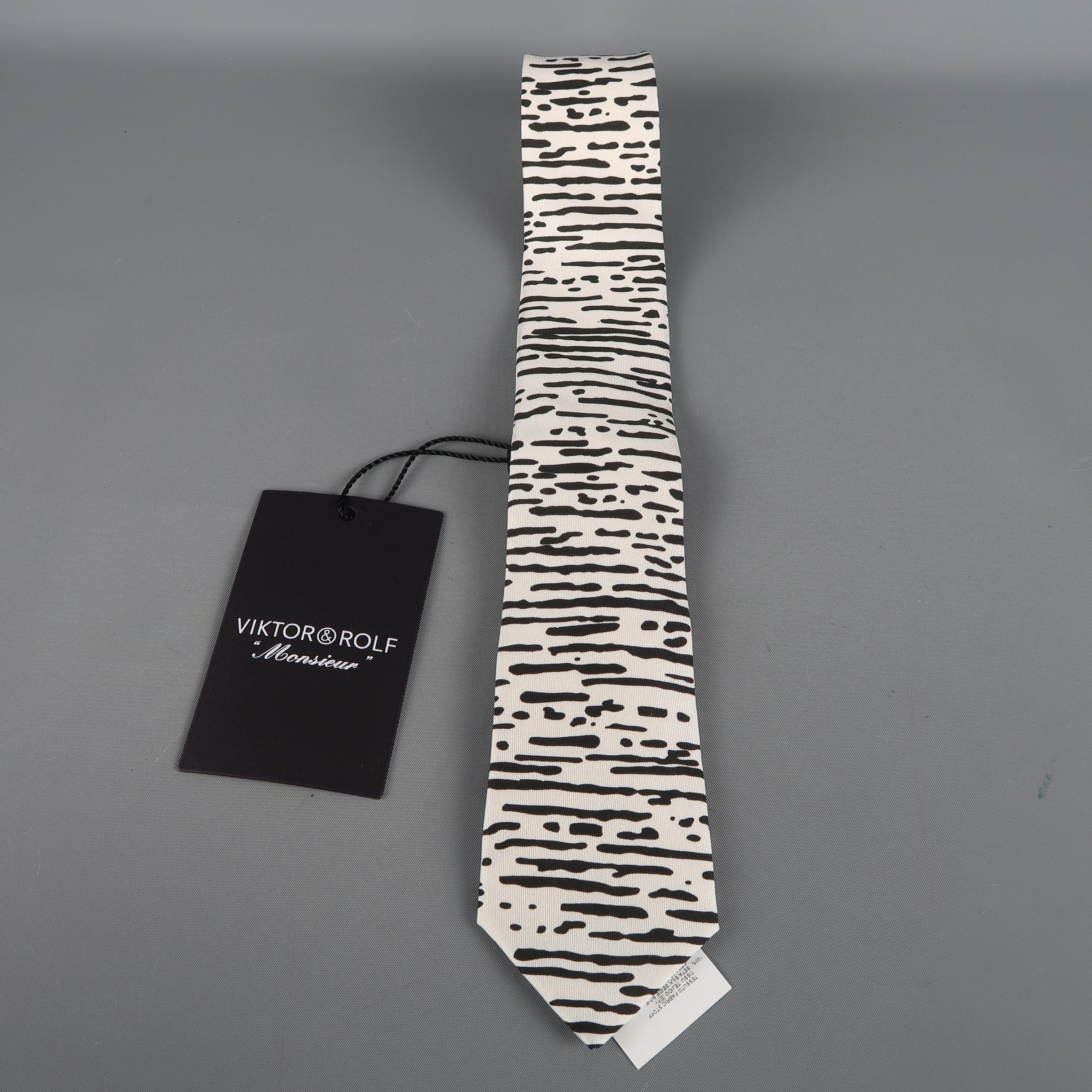 VIKTOR & ROLF tie come in black and white silk, printed. Made in Italy.
 
New with Tags.
 
Width: 3 in.