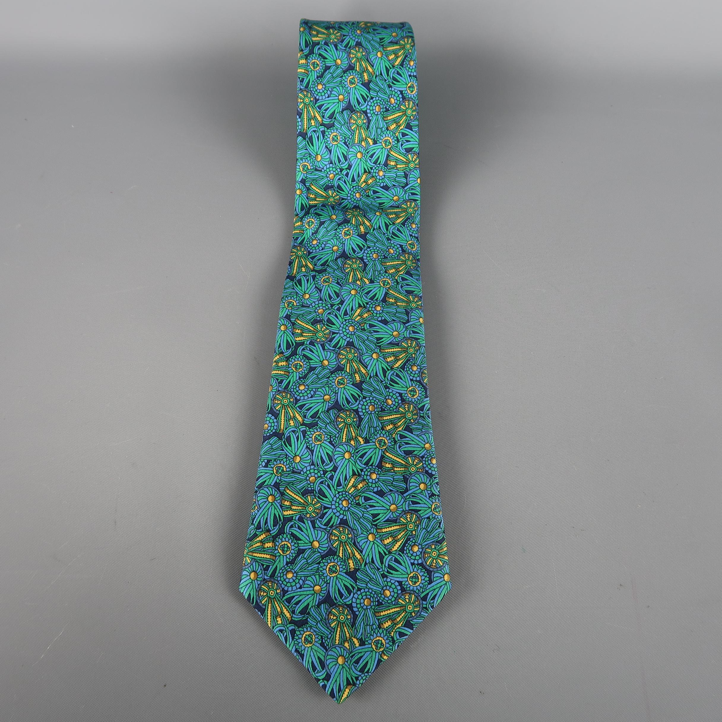 HERMES tie come in green and navy silk  with an all over green and blue tones print. Made in France.
 
Excellent Pre-Owned Condition.
 
Width: 3.5 in.