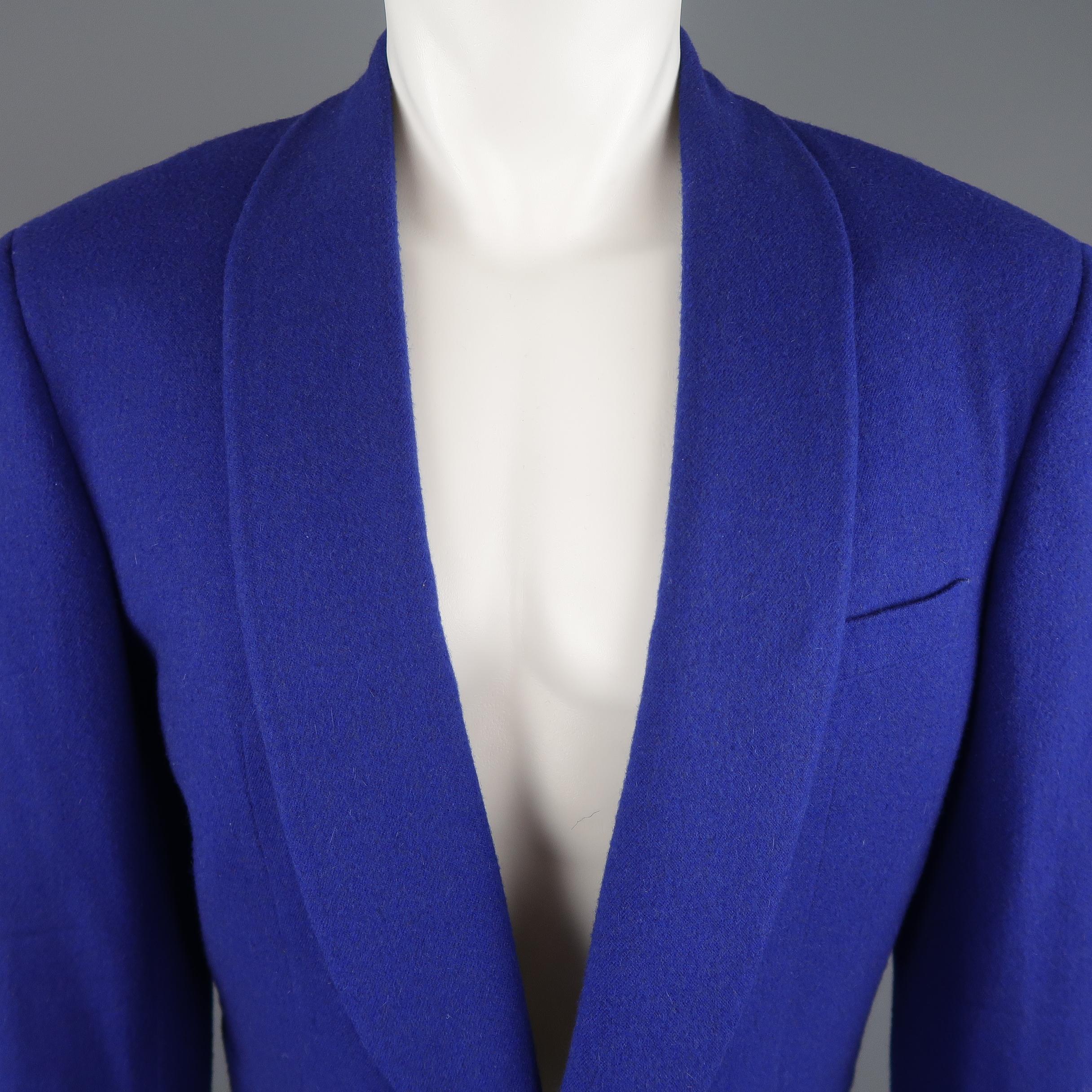 Vintage MISSONI UOMO jacket comes in royal blue wool blend fabric with a cropped hem, single button closure, and shawl collar. Made in Italy.
 
Excellent Pre-Owned Condition.
Marked: IT 48
 
Measurements:
 
Shoulder: 19 in.
Chest: 44 in.
Sleeve: 23