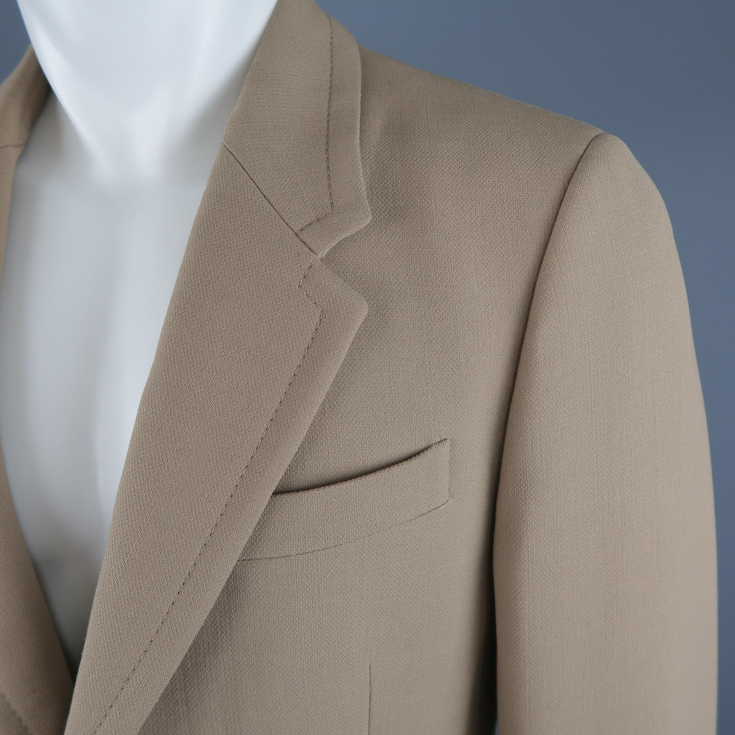 PRADA sport coat comes in structured tan khaki wool with a notch lapel, single breasted, two button closure, triple flap pockets, and single vented back. Made in Italy.
 
Excellent Pre-Owned Condition.
Marked: IT 52 R
 
Measurements:
 
Shoulder: 17
