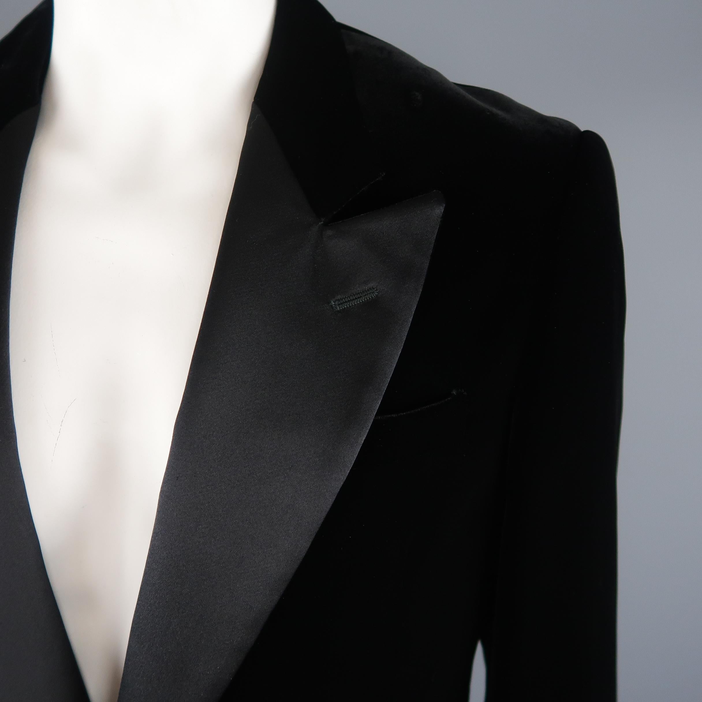 ARMANI COLLEZIONI tuxedo jacket comes in black velvet with a single button closure, satin buttons, and half satin peak lapel. 

Made in Italy. 
Excellent Pre-Owned Condition.
Marked: 44 R
 
Measurements:
 
Shoulder: 19 in.
Chest: 46 in.
Sleeve: 24.5
