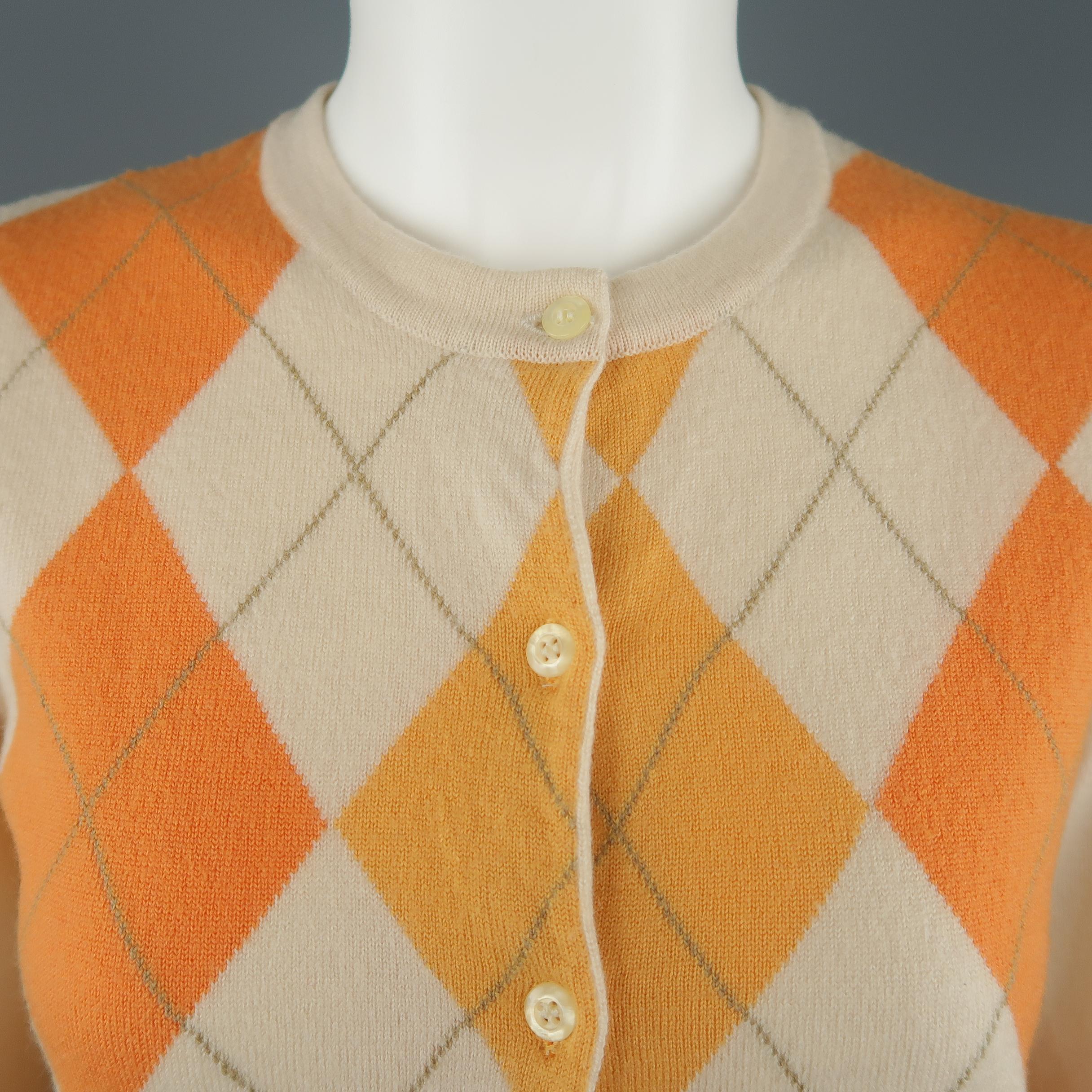 PIERRE BALMAIN cardigan comes in pastel orange cashmere with orange argyle front, crewneck, and button up front.
 
Excellent Pre-Owned Condition.
Marked: L
 
Measurements:
 
Shoulder: 14 in.
Bust: 34 in.
Sleeve: 20 in.
Length: 21 in.