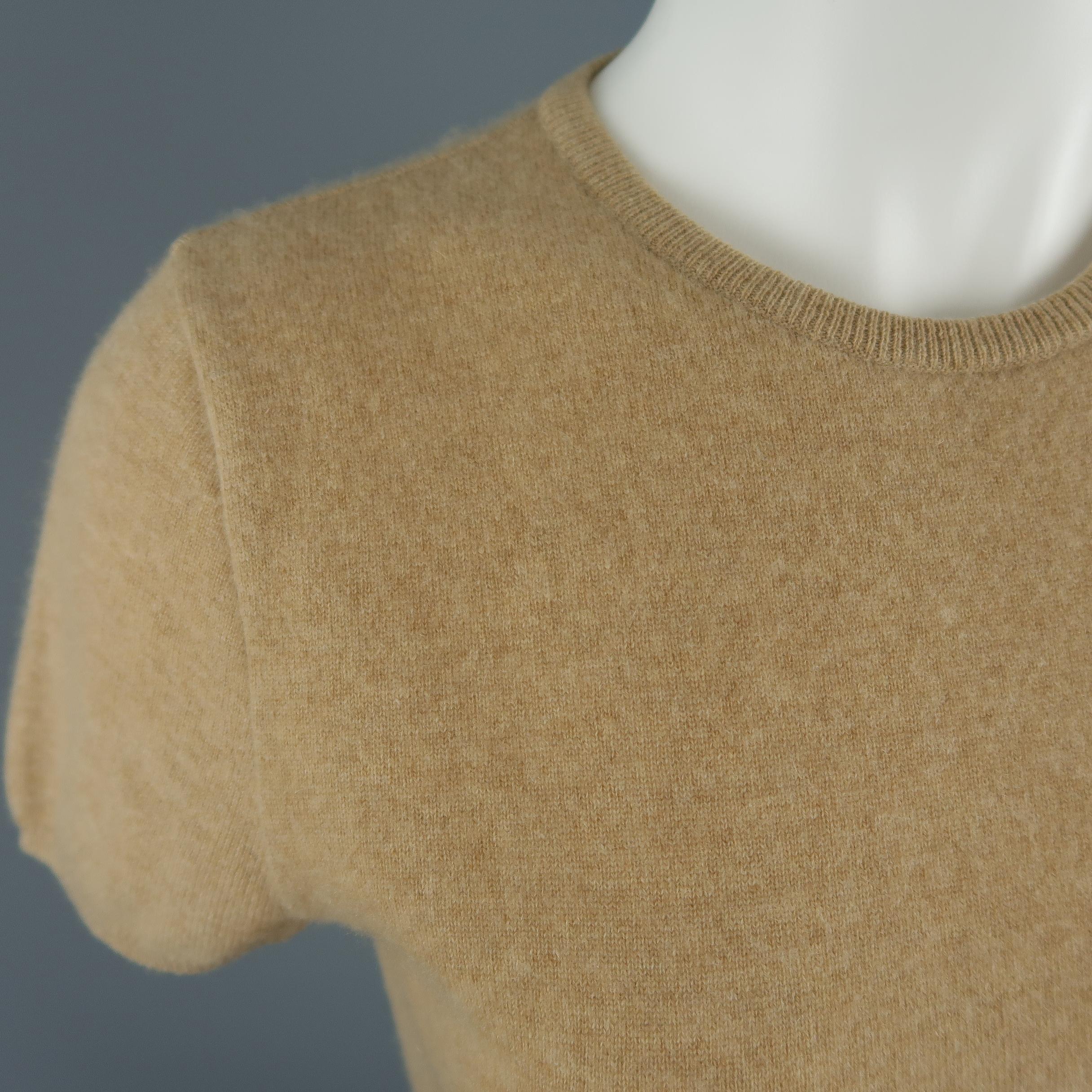 RALPH LAUREN COLLECTION pullover comes in camel cashmere knit with a crewneck and short sleeves. Made in Italy.
 
Excellent Pre-Owned Condition.
Marked: M
 
Measurements:
 
Shoulder: 14 in.
Bust: 34 in.
Sleeve: 6.5 in.
Length: 21 in.
