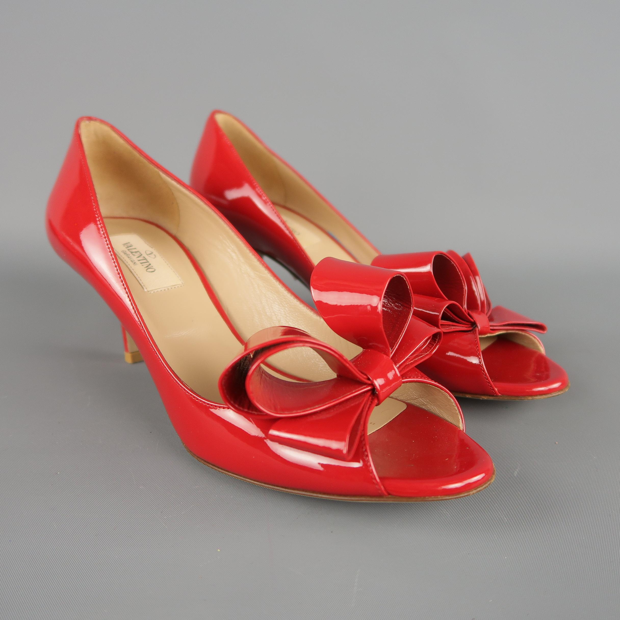 VALENTINO pumps come in red patent leather with a peep toe, low covered stiletto heel, and bow detail. Circa 2011. With Box. Made in Italy. Retail price $675,00. 
 
Excellent Pre-Owned Condition.
Marked: IT 38.5
 
Measurements:
 
Heel: 2.5 in.