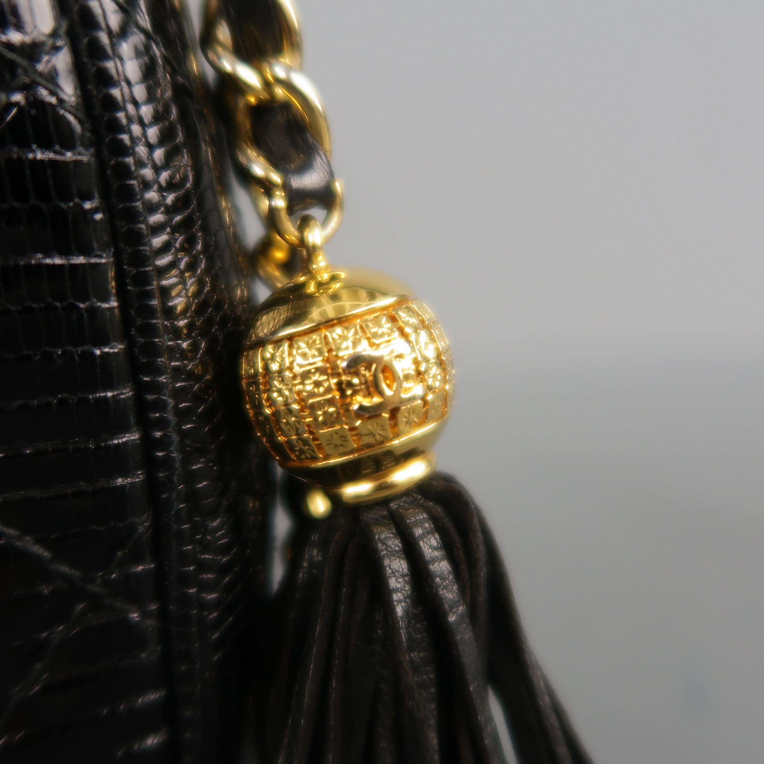 Vintage CHANEL Black Quilted Lizard Leather Gold Chain Strap Shoulder Handbag In Excellent Condition In San Francisco, CA