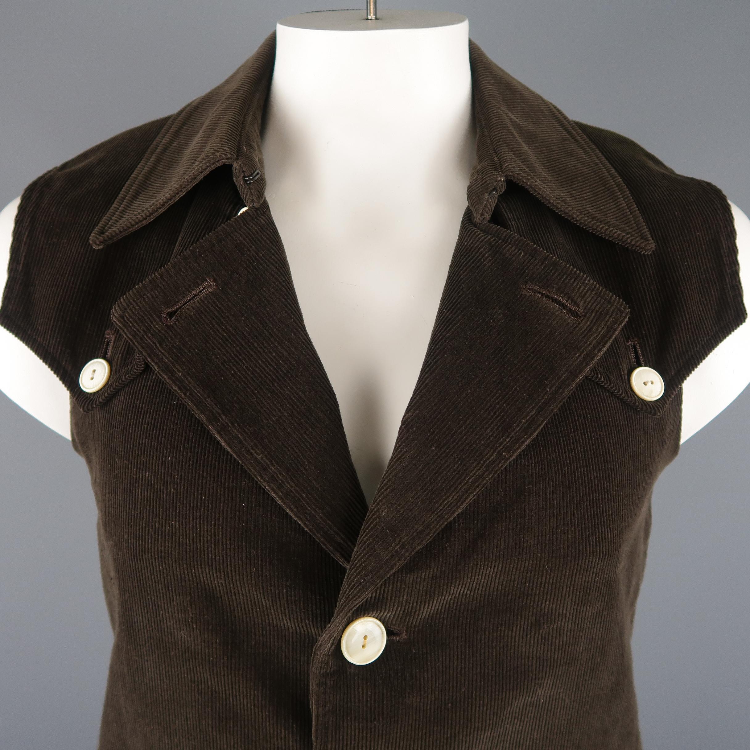 NUMBER (N)INE vest comes in brown tone in solid lightly distressed corduroy material, with a notch lapel, buttoned lapel, slit pockets, horn buttons and back belt. Made in Japan.
 
Excellent Pre-Owned Condition.
Marked: 3 JP
 
Measurements:
