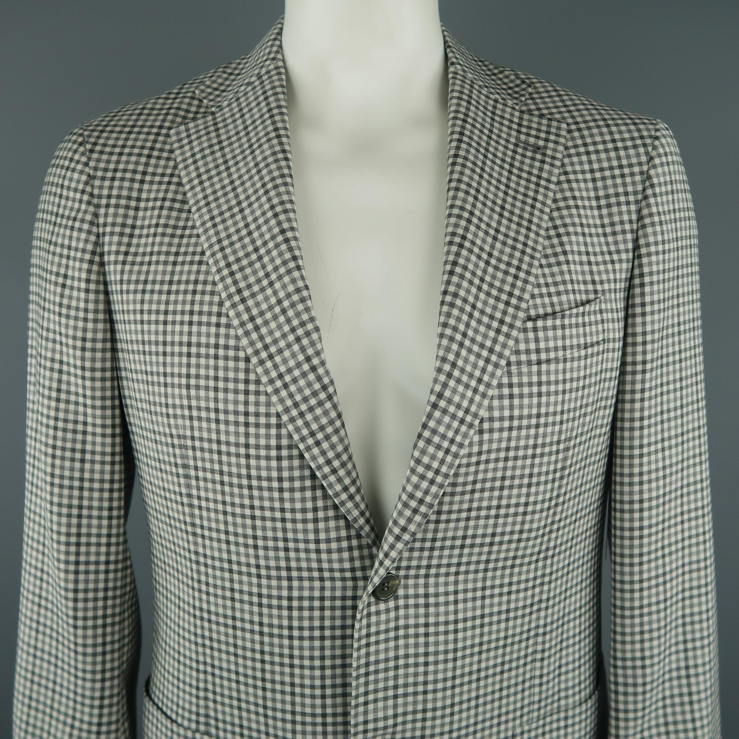 CANALI blazer comes in grey tones in a checkered wool material, featuring a notch lapel, slit and patch pockets, 2 buttons closure, single breasted. Made in Italy.
 
Excellent Pre-Owned Condition.
Marked: 52R IT
 
Measurements:
 
Shoulder: 17