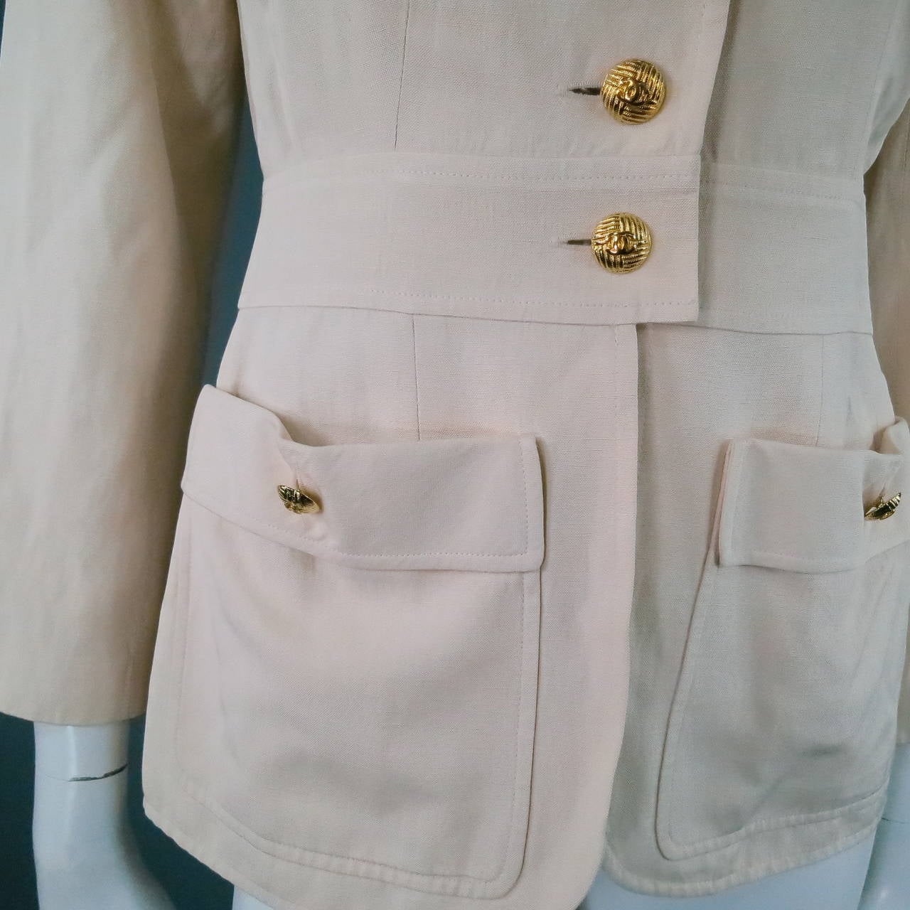 Vintage CHANEL Size 4 Beige Silk LinenJacket In Excellent Condition In San Francisco, CA