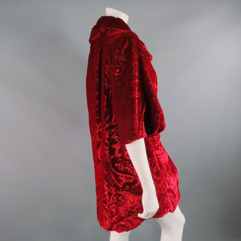 The unique red velvet paisley-textured DAVID SZETO evening coat features 3/4 sleeves, ruched shall collar and back with bubble hem from 2007-08 Collection
  
Measurements:
 
Shoulder to shoulder: 16 inches
Bust: 40 inches
Waist: 40