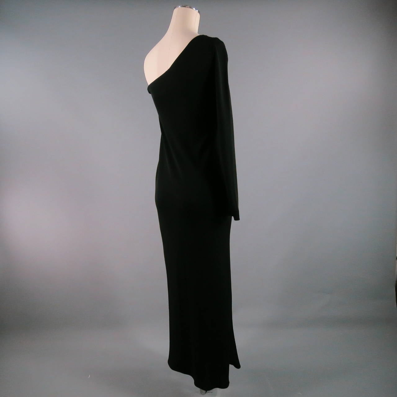 RALPH LAUREN COLLECTION Size 2 Black Viscose One Shoulder Gown/Evening