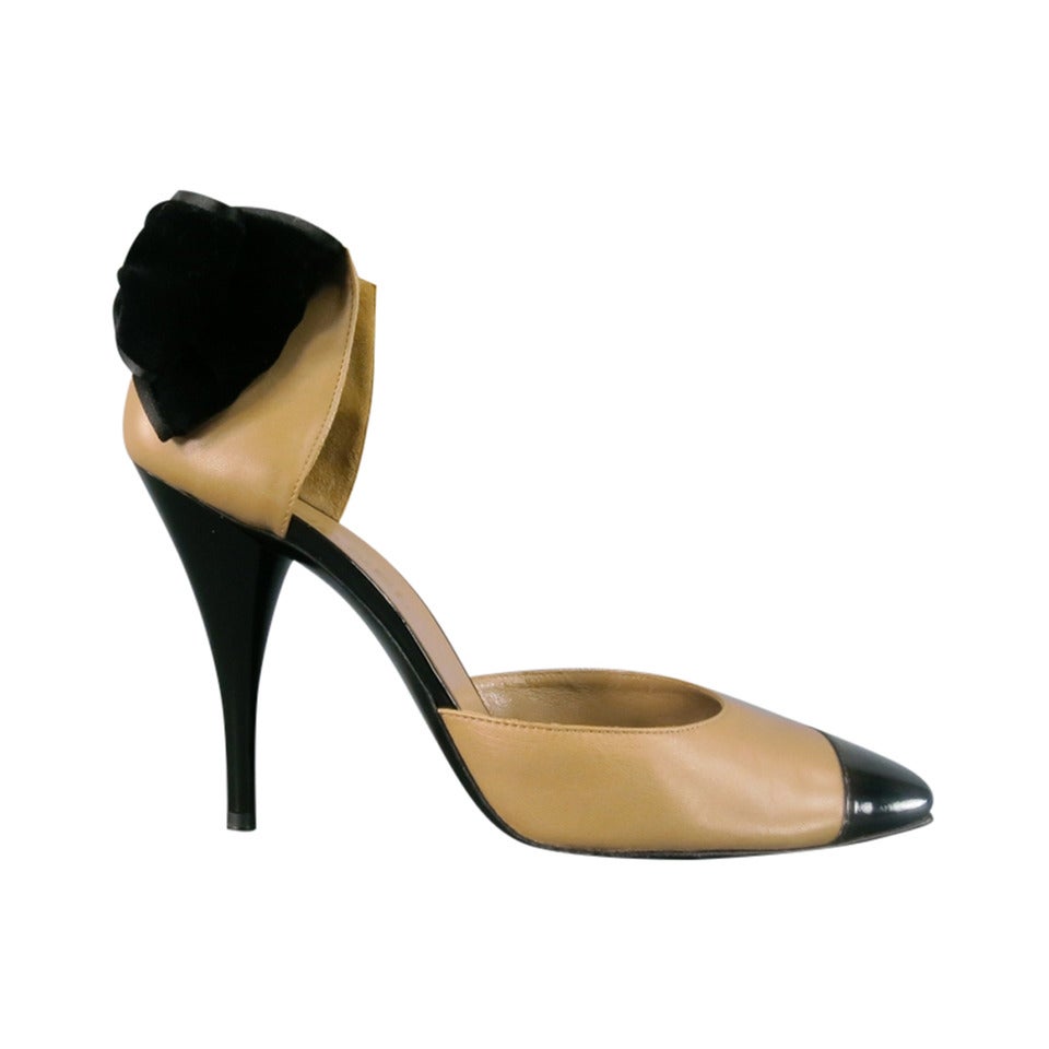 CHANEL Size 11 Camel and Black Leather D'Orsay Pumps Velvet Bow at 1stDibs