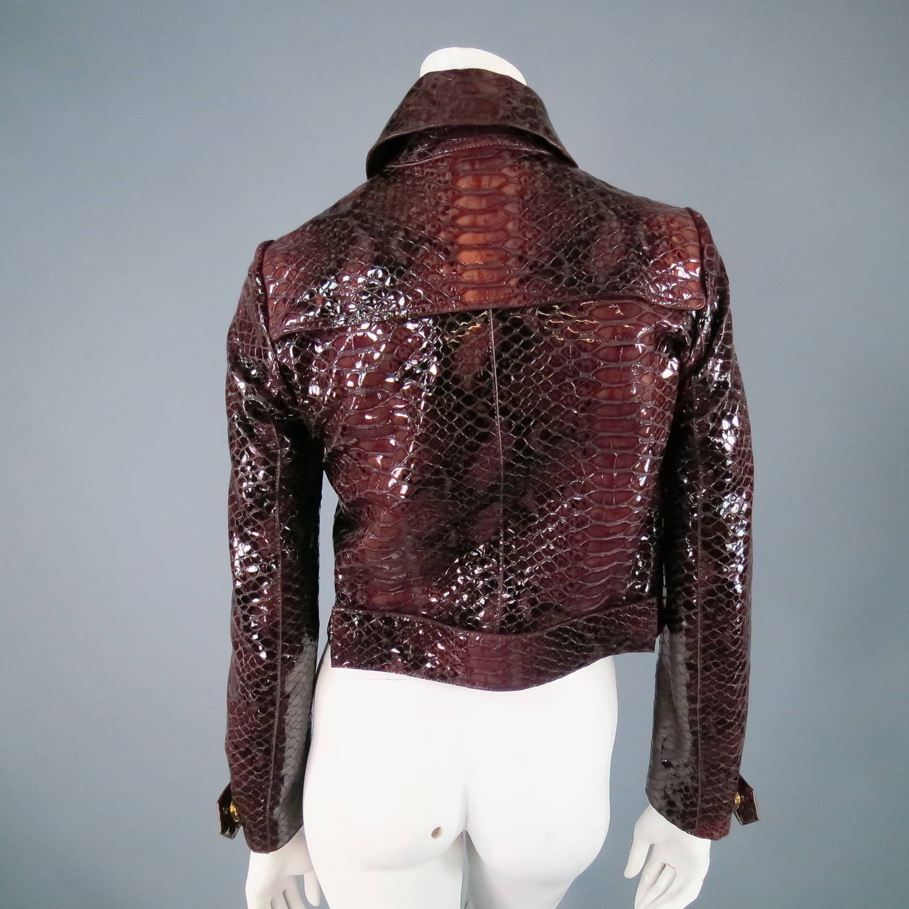 2013's BURBERRY PRORSUM Size 4 Burgundy Python Embossed Patent Leather Jacket In New Condition In San Francisco, CA