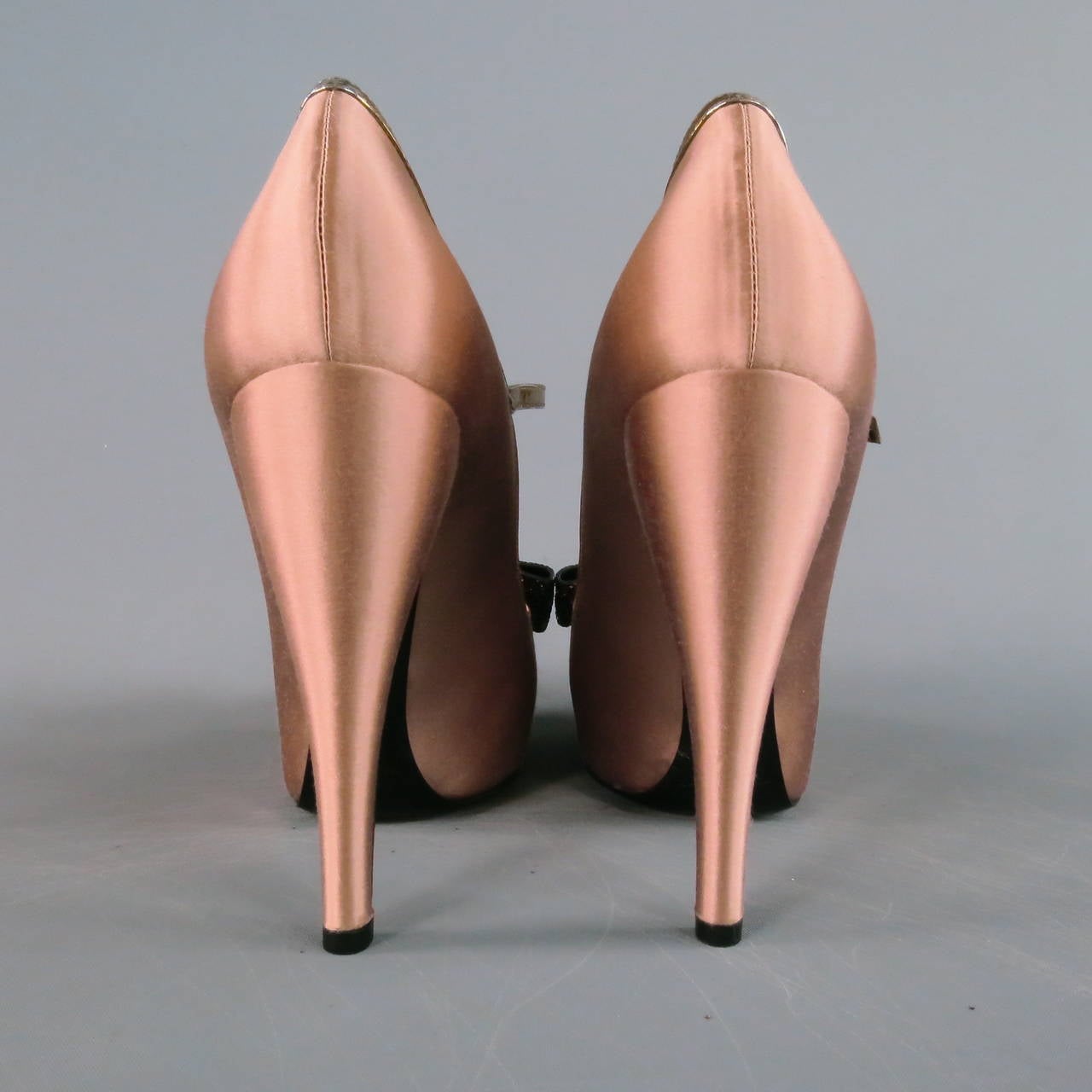 LANVIN Size 9 Rose Satin T-strap Pumps In Excellent Condition In San Francisco, CA