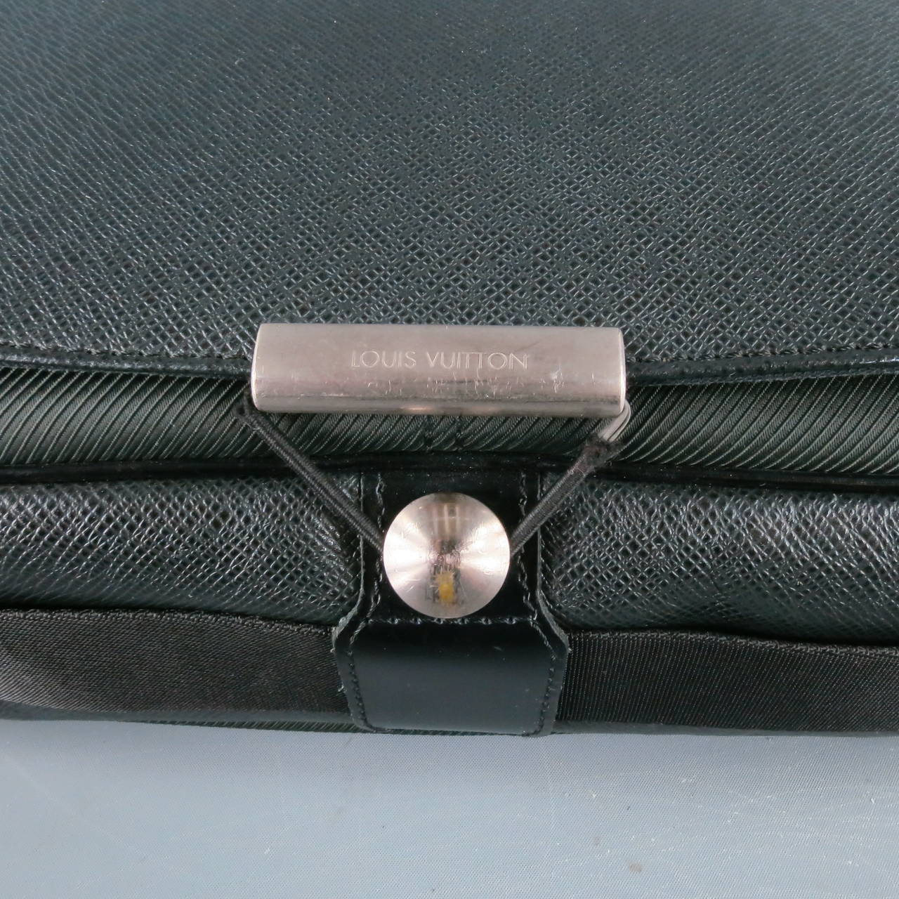 LOUIS VUITTON -VIKTOR- Black Leather Messenger Shoulder Bag 1