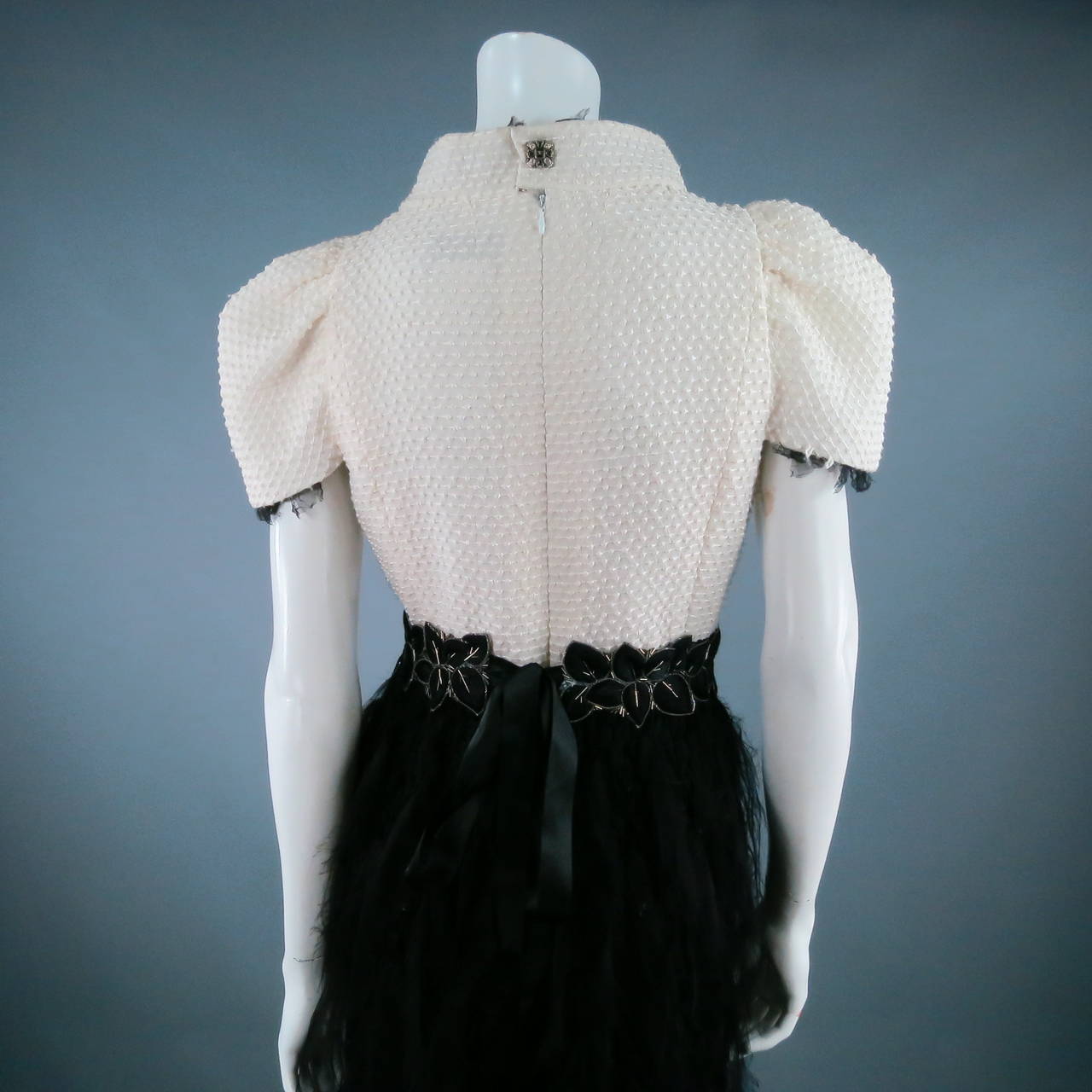 2012's CHANEL Size 8 Beige - black Silk Blend Gown/Evening Wear 4