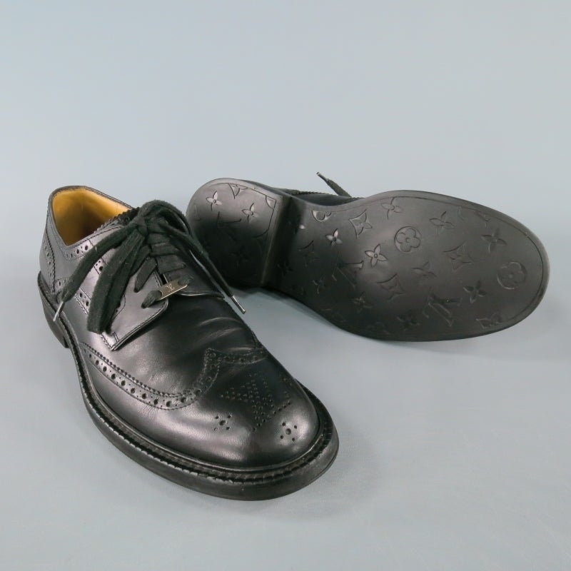 Chic black leather lace ups by LOUIS VUITTON. A classic style with a twist featuring perforated brogue details with 