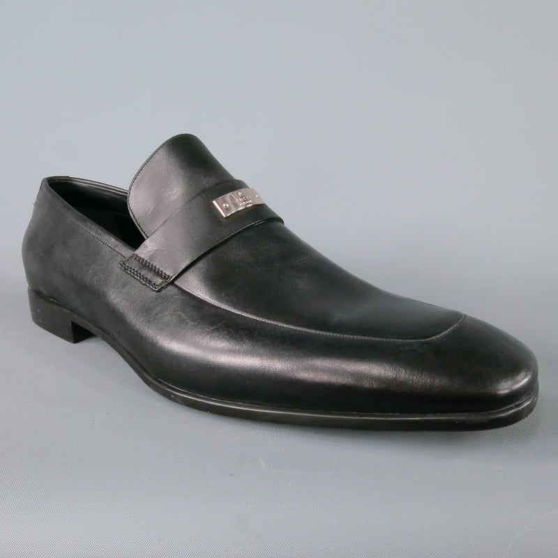 GUCCI Size 12.5 Men&#39;s Leather Black Slip-On Loafers w/ Metal Logo Detials For Sale at 1stdibs