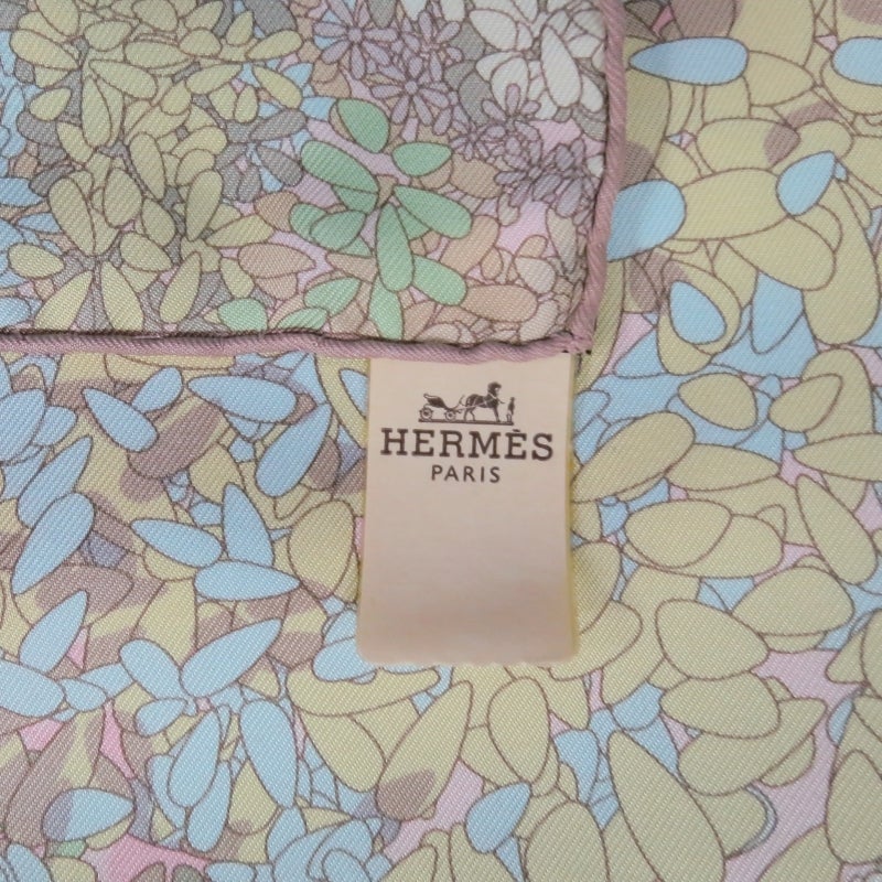 HERMES  -Offrandes d'un Jour- Pastel Pink  Printed Silk Scarf 1