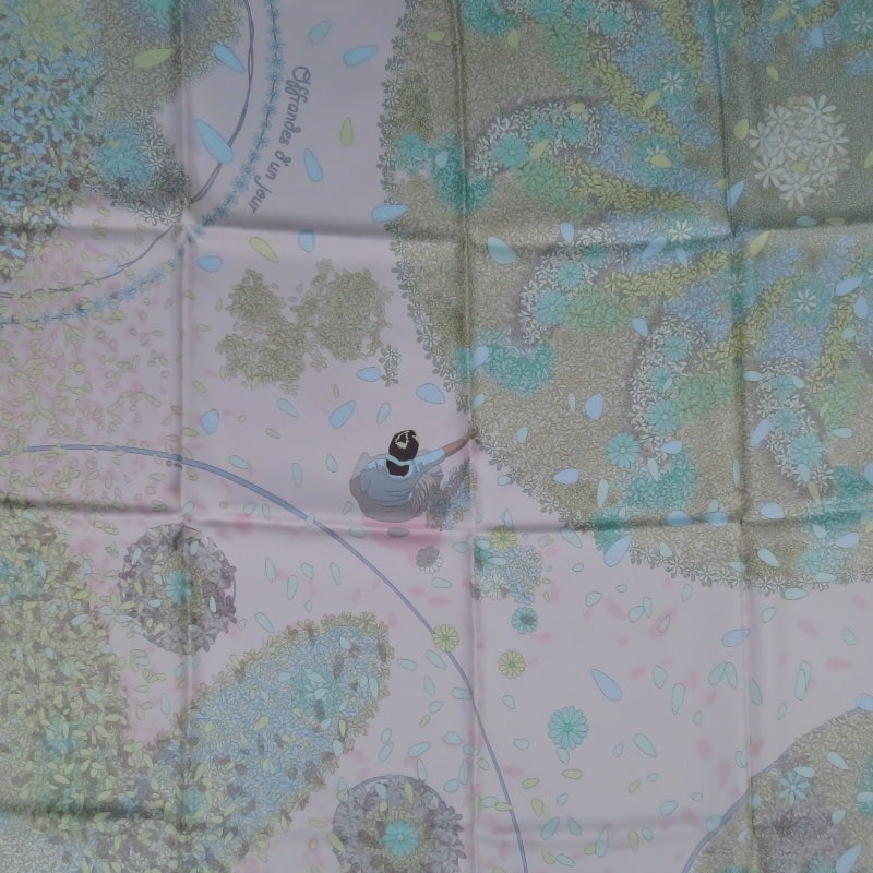 HERMES  -Offrandes d'un Jour- Pastel Pink  Printed Silk Scarf