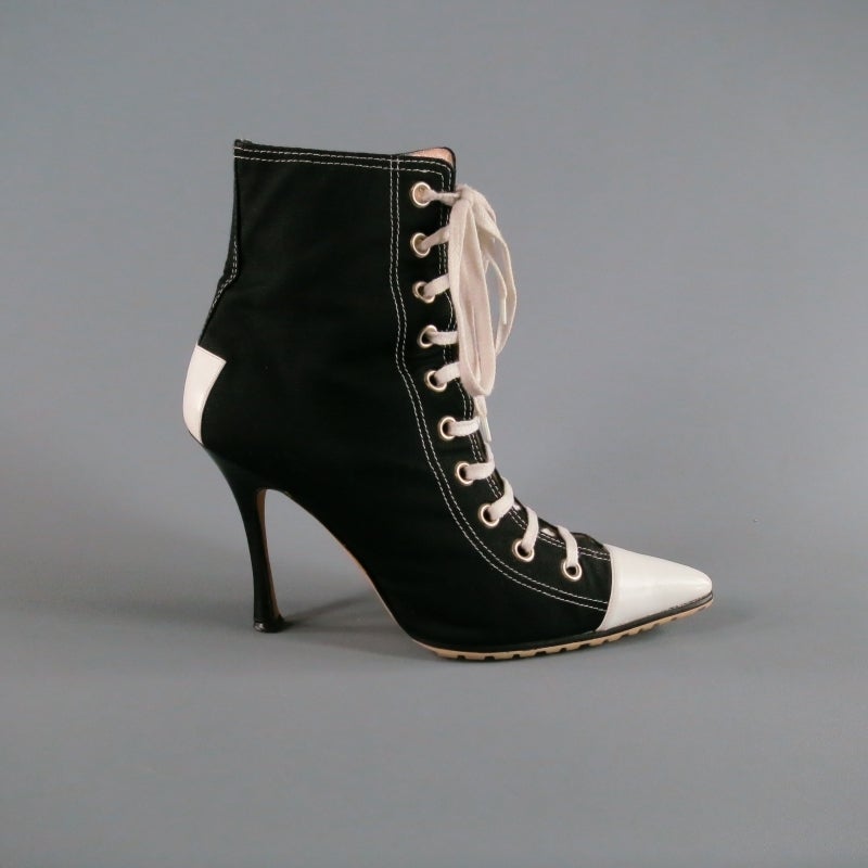 Classic black denim lace-up sneaker booties by MANOLO BLAHNIK. Featuring white leather toe cap and heel accent.
 
Excellent Pre-Owned Condition.
 
Measurements:
 
Heel - 4 inches