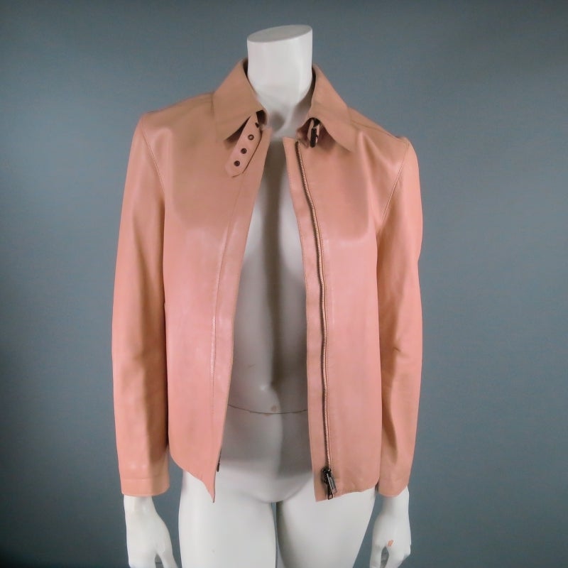 Lovely rose colored soft leather jacket by BURBERRY LONDON. A classic collared style with hidden zipper placket, slit pockets, and collar buckle. Perfect for year round wear. Made in Italy.

Excellent Pre-Owned