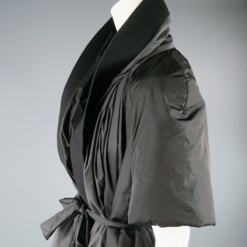 MANTU Size L Black Nylon Short Sleeve Wool Trim Puff Coat In Excellent Condition In San Francisco, CA