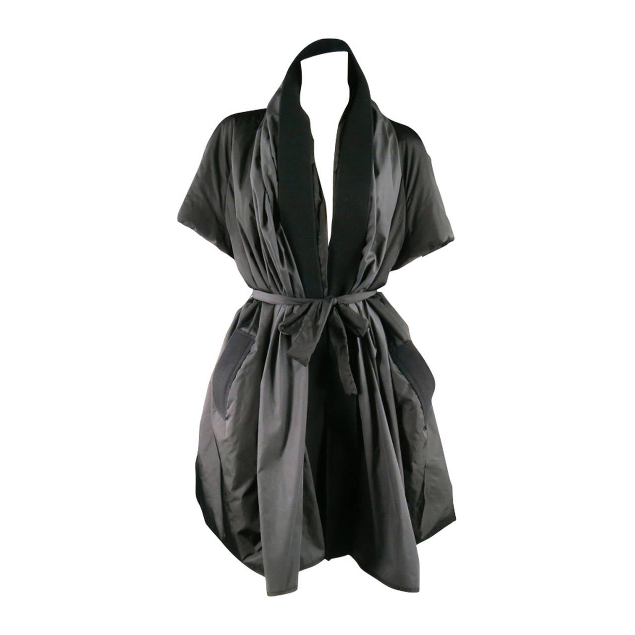 MANTU Size L Black Nylon Short Sleeve Wool Trim Puff Coat