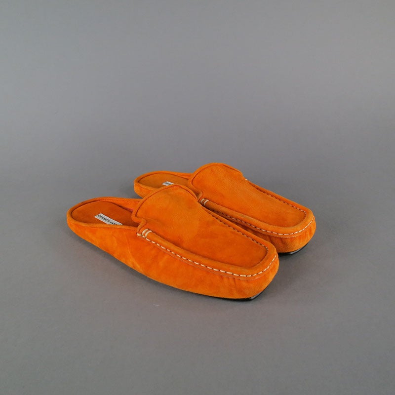 Striking suede slip ons by HERMES. In signature orange, this style features a top stitch detail resembling a Moccasin and slips on like a mule. Made in Spain.

Excellent Pre-Owned Condition.

Tag Size: IT 37