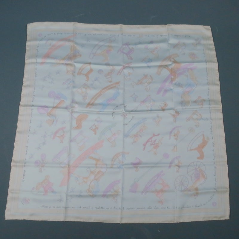 HERMES -Raconte Moi le Cheval- Pastel Rocking Horse Print Silk Scarf In Excellent Condition In San Francisco, CA