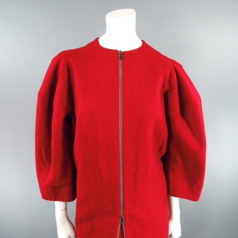 Gorgeous minimalist zip coat by LANVIN. This style comes in a rich red structured wool and features a crew neck, raw edge hem, and fabulous 3/4 puff sleeves. Look 16 Fall/Winter 2007 Collection. Made in France.
 
Excellent Pre-Owned Condition.	Tag
