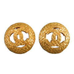 Vintage CHANEL Gold Tone Woven Textured CC Logo Metal Clip On Earrings 1980s