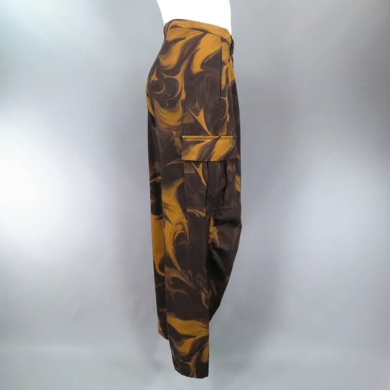 Ultra chic relaxed wide leg cargo trouser by GUCCI. This rare archive piece from Spring / Summer 2001 Collection by TOM FORD comes in a gorgeous tan abstract swirl graphic printed cotton and features a stretch adjustable drawstring waist with